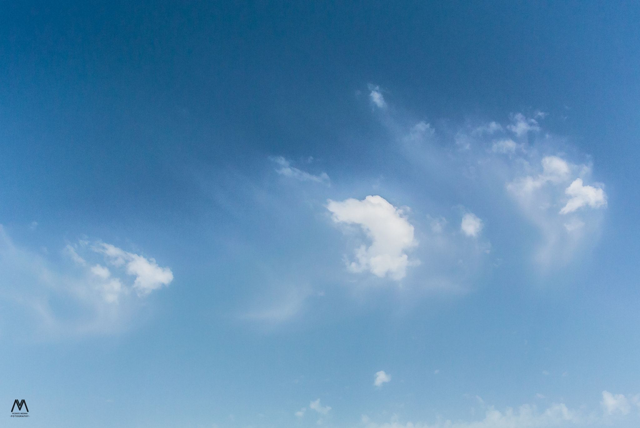 Nikon 1 Nikkor 11-27.5mm F3.5-5.6 sample photo. Nubes solitarias photography