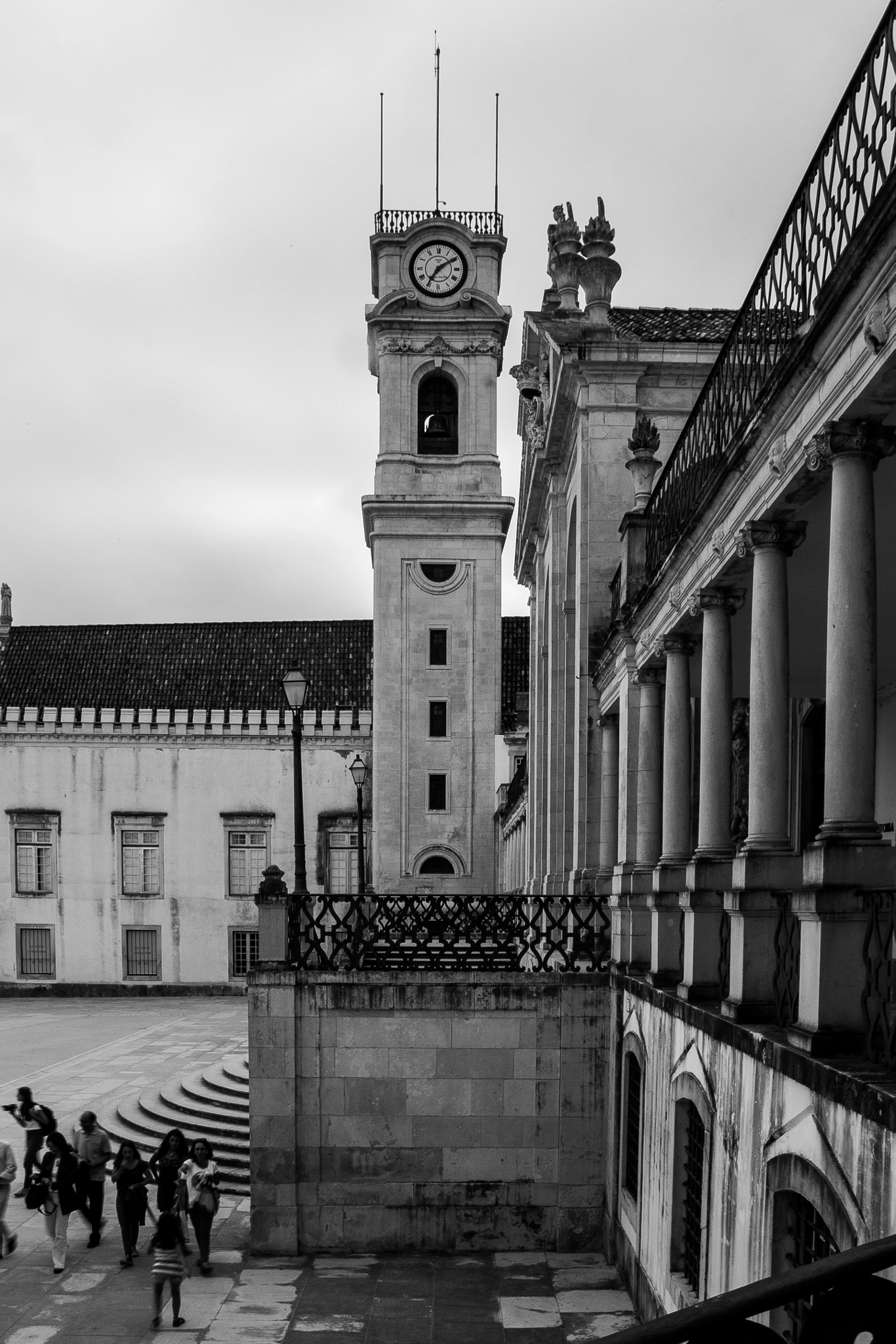 Canon EOS 50D + Sigma 18-200mm f/3.5-6.3 DC OS HSM [II] sample photo. Coimbra university (b&w) photography