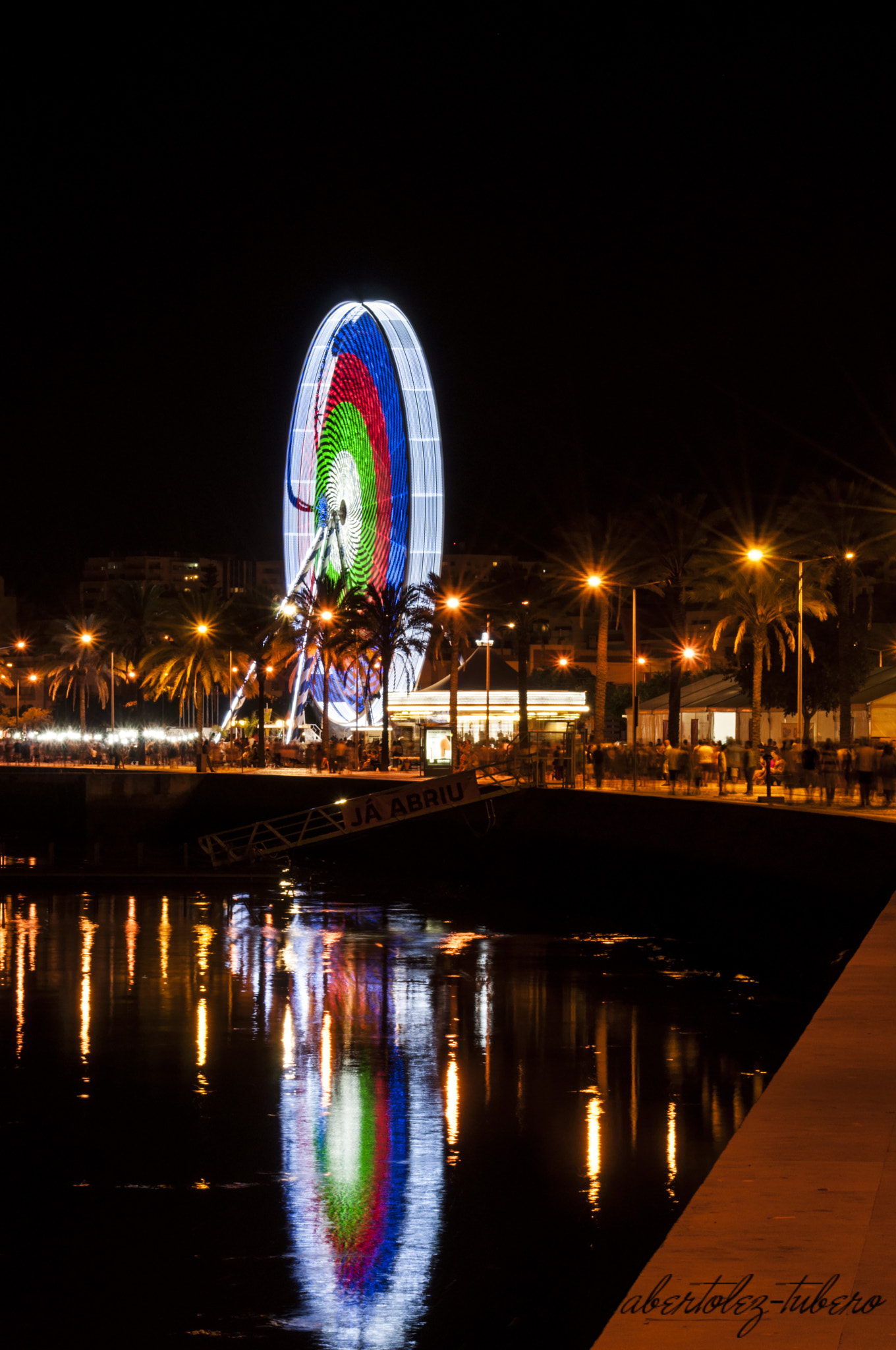 AF Zoom-Nikkor 28-80mm f/3.3-5.6G sample photo. Noria reflejada photography