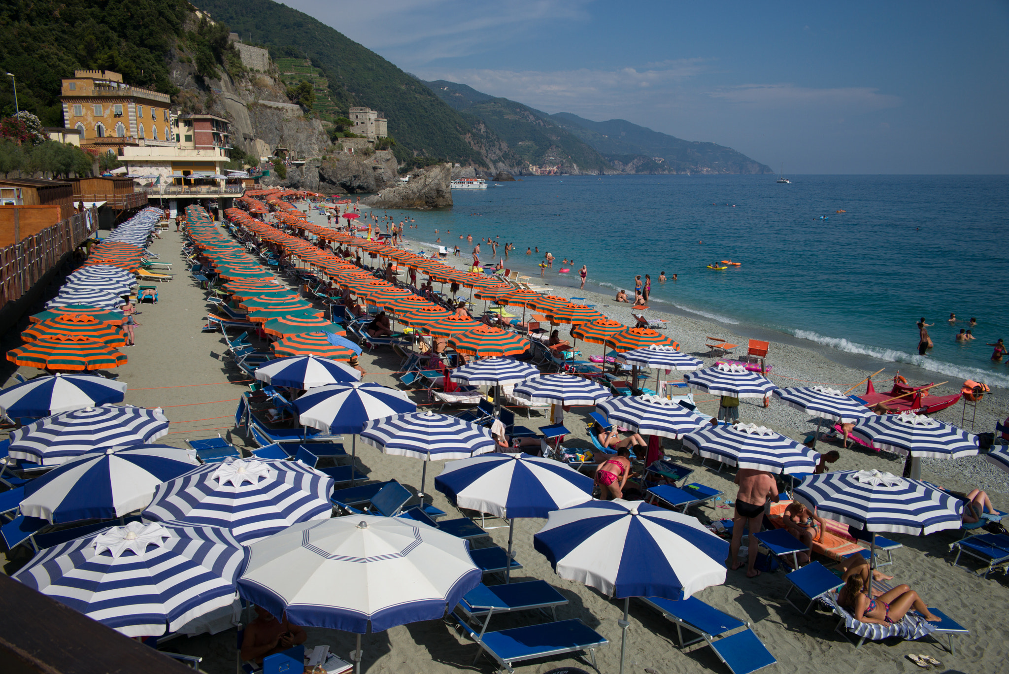 Summilux-M 1:1.4/28 ASPH. sample photo. Monterosso beach photography