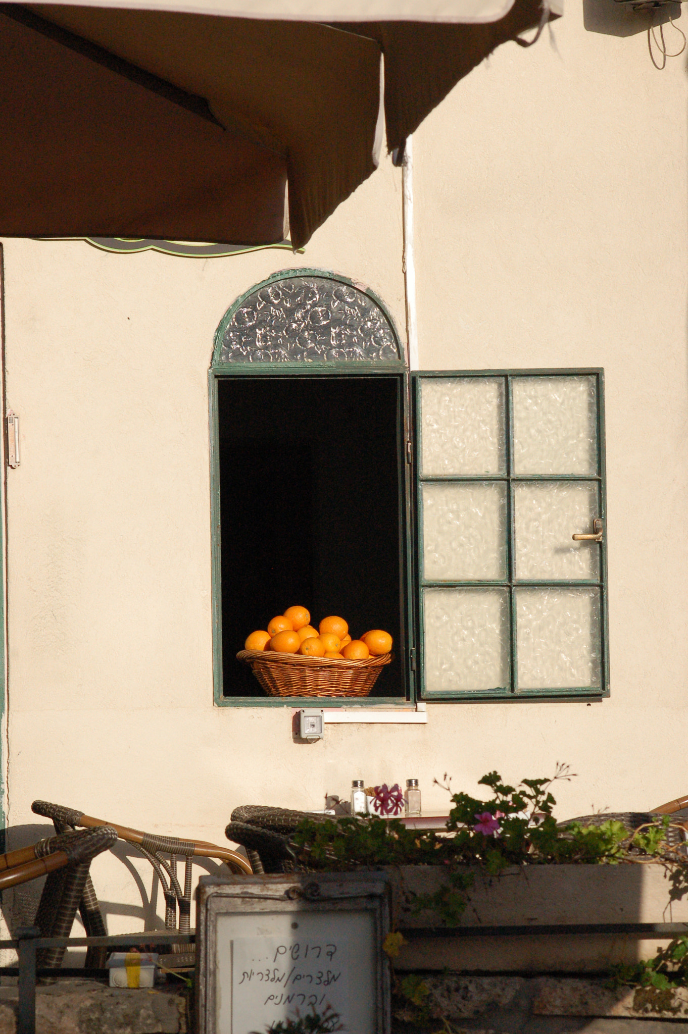 Sigma 70-300mm F4-5.6 APO Macro Super II sample photo. Fruit from the window photography