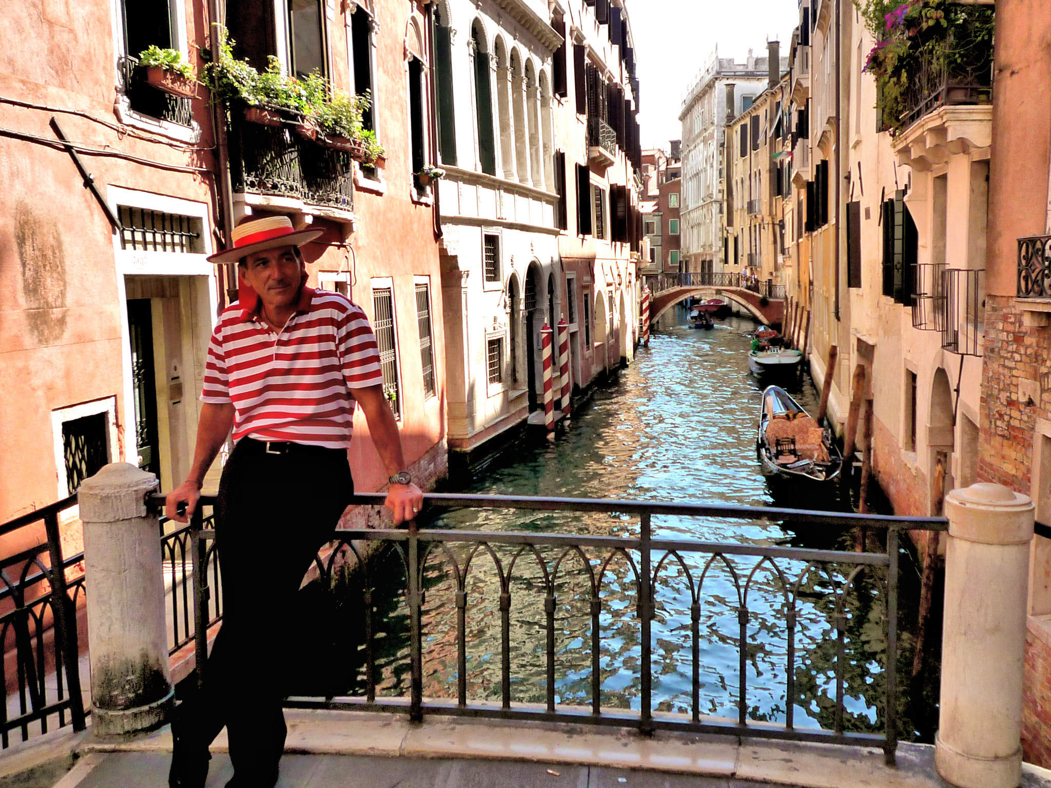 Panasonic DMC-FX37 sample photo. The gondolier photography