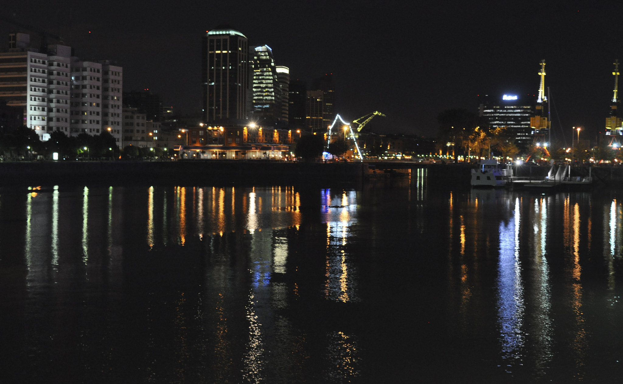AF Zoom-Nikkor 35-80mm f/4-5.6D N sample photo. Puerto madero photography