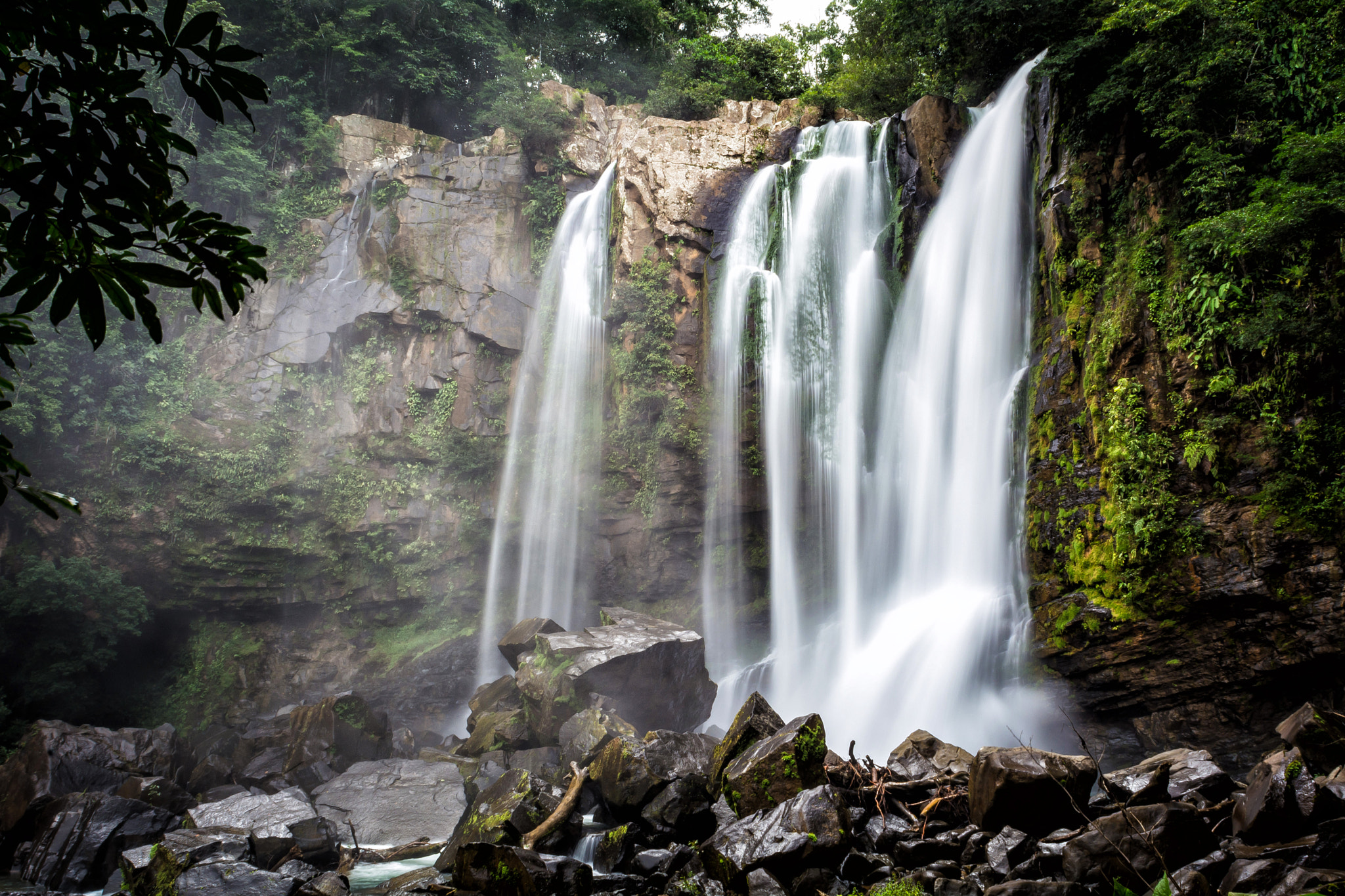 Nikon D7100 + Nikon AF Nikkor 20mm F2.8D sample photo. Nauyaca waterfalls #1 photography
