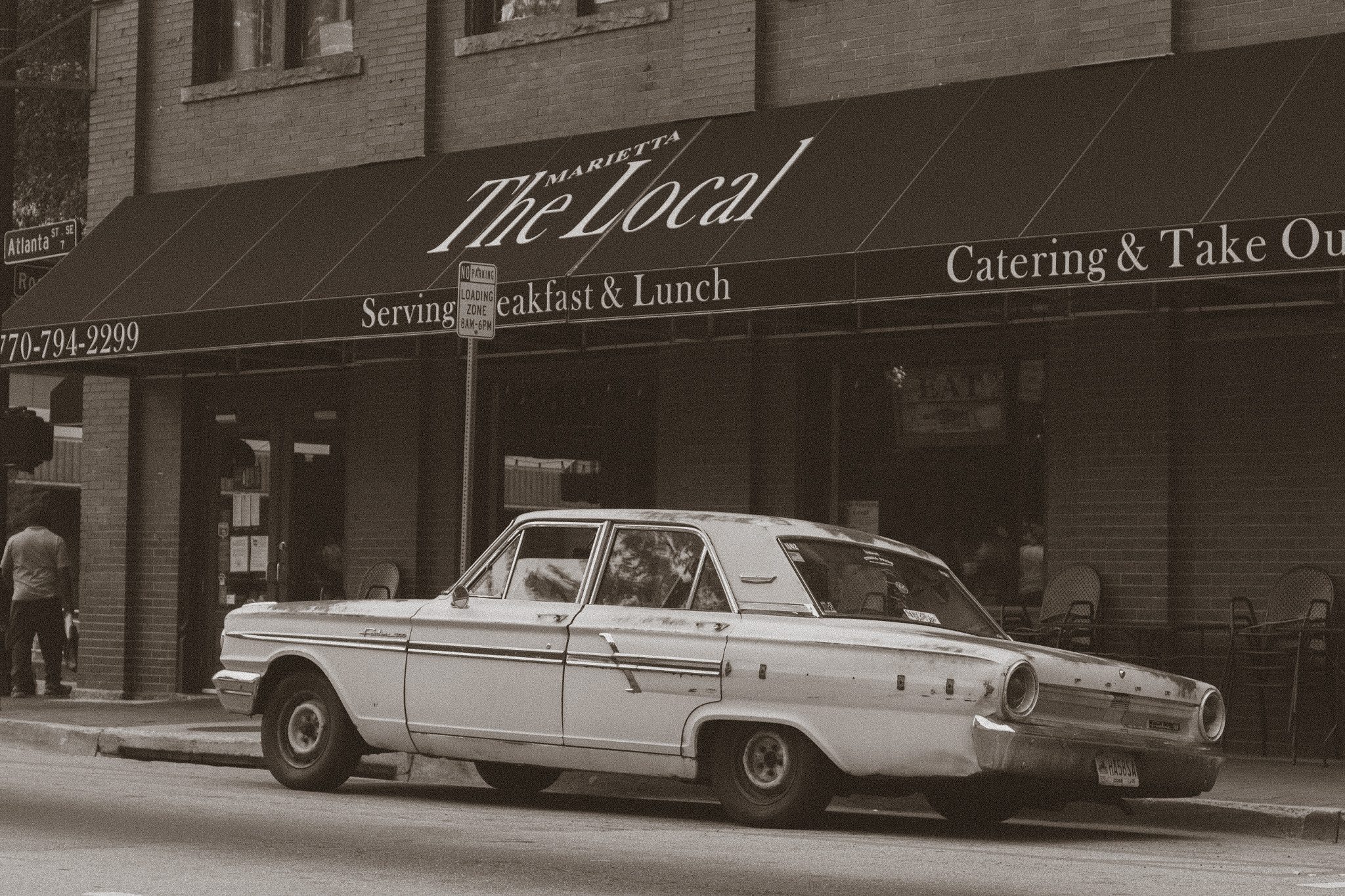 Canon EF 24-70mm F4L IS USM sample photo. Oldschool car chilling in marietta square photography