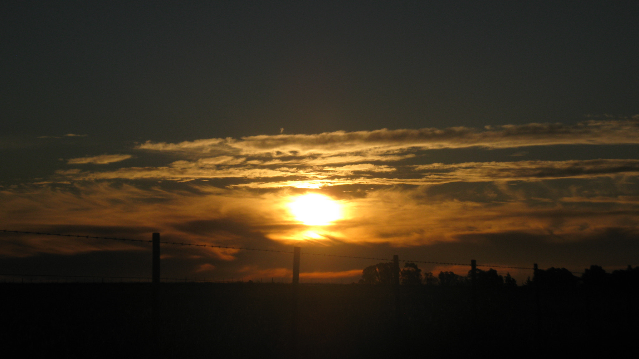 Canon PowerShot A2000 IS sample photo. Atardecer en el campo. photography