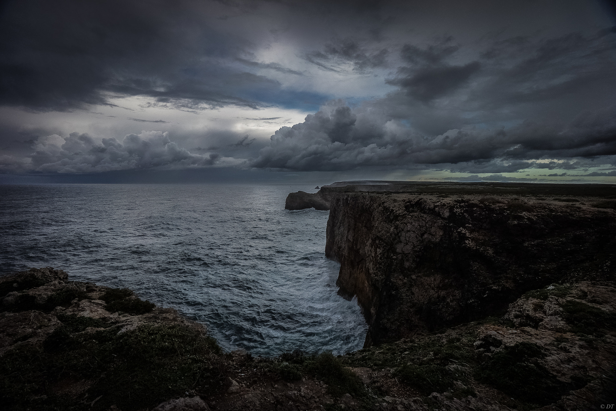 Sony Alpha NEX-7 + Sony E 10-18mm F4 OSS sample photo. Ominous photography