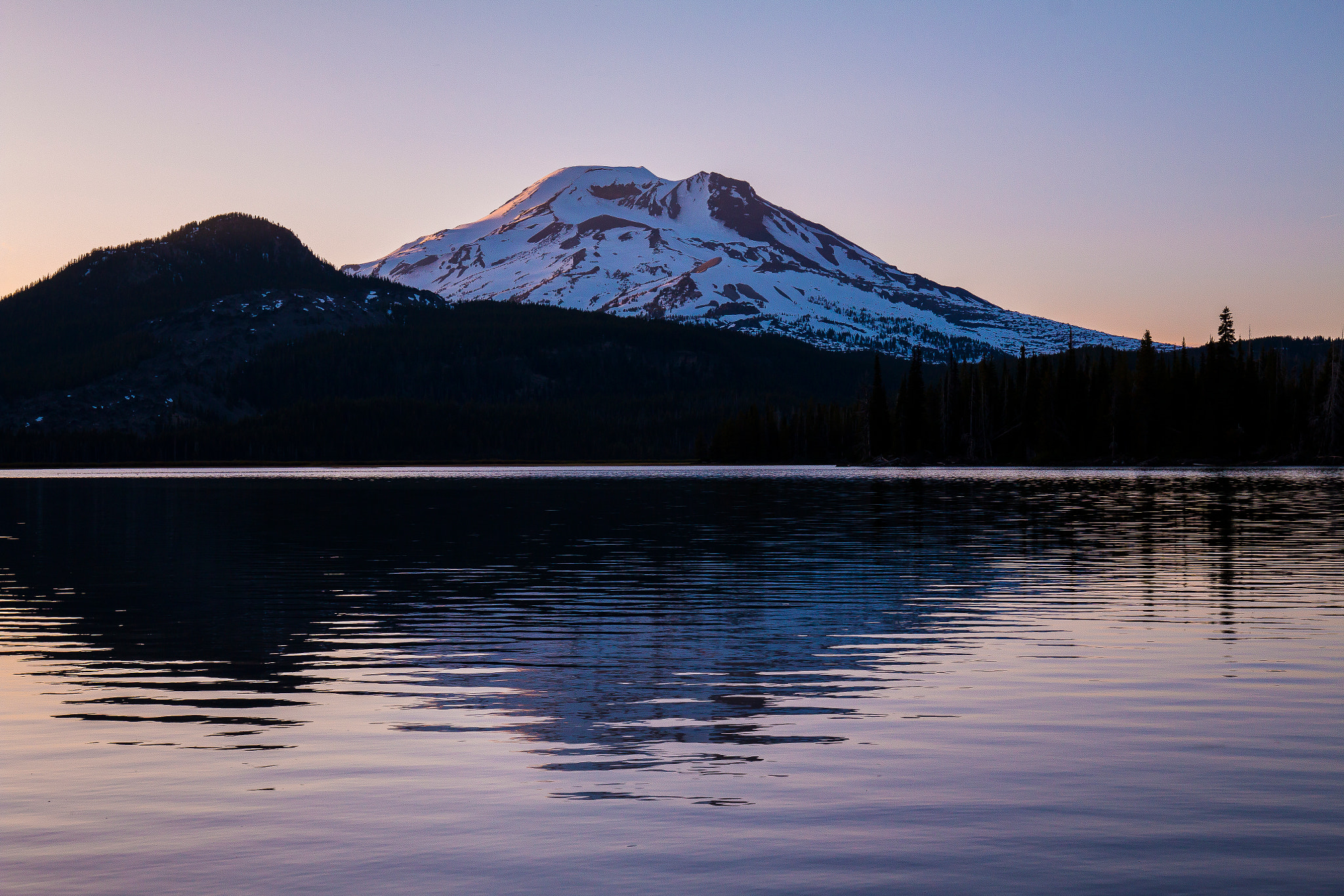 Canon EOS 70D + Canon EF 16-35mm F4L IS USM sample photo. Sparks lake near sunset photography