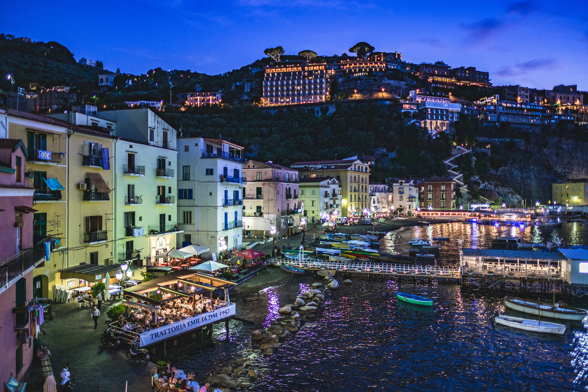Fujifilm X-Pro1 + Fujifilm XF 16mm F1.4 R WR sample photo. Summer night in sorrento photography