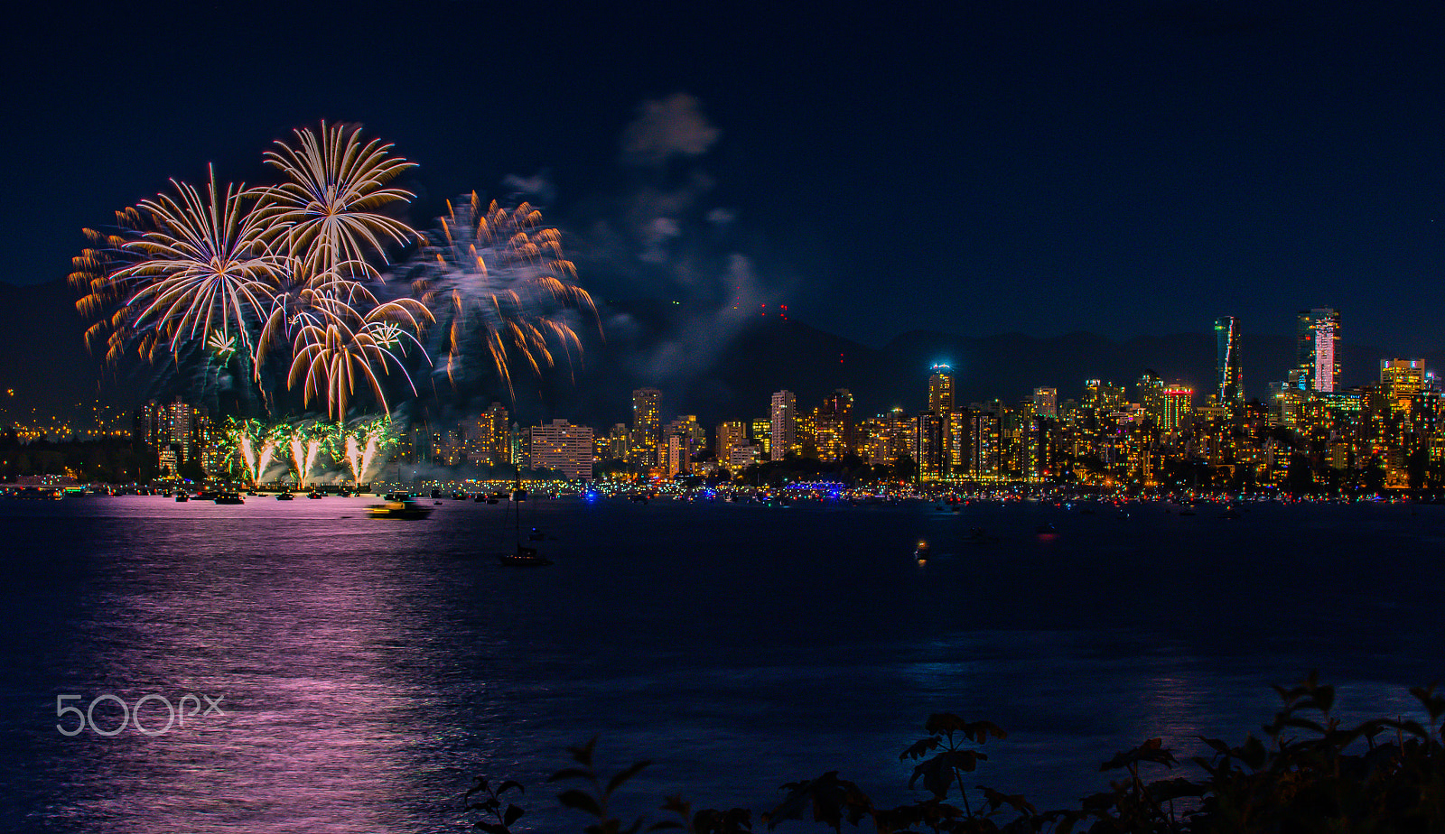 Nikon D500 + Sigma 50-100mm F1.8 DC HSM Art sample photo. Celebration of light-usa disney team photography