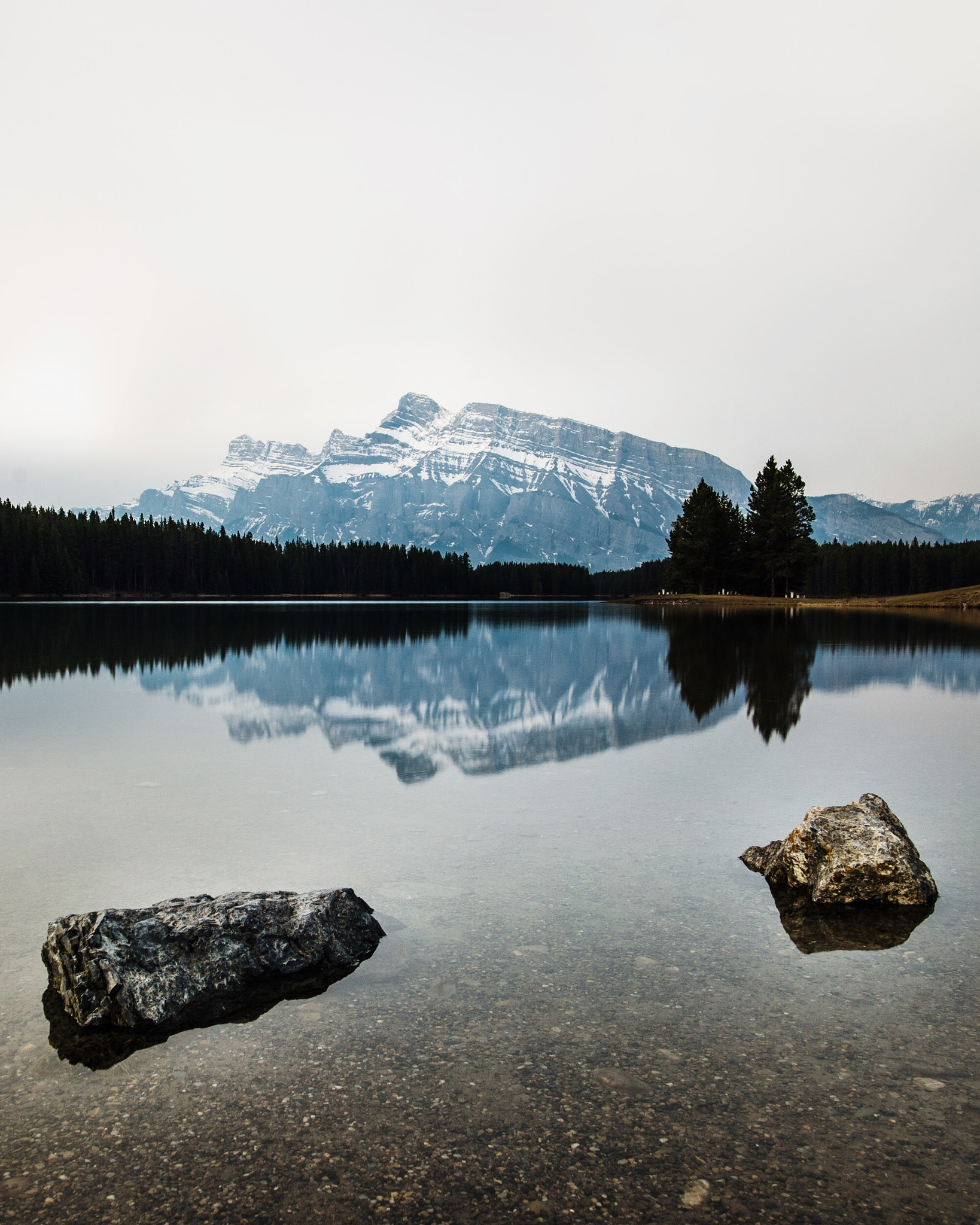 Nikon D4 + Nikon AF-S Nikkor 20mm F1.8G ED sample photo. Two jack lake. mt rundle. banff. alberta. photography