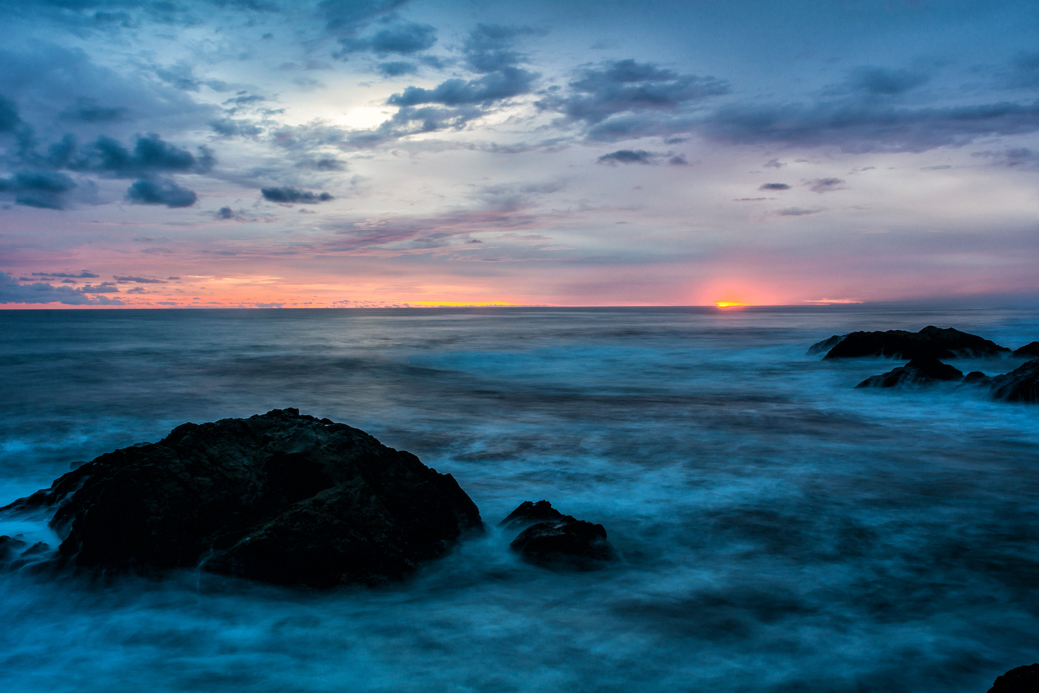 Nikon D7100 + Nikon AF Nikkor 20mm F2.8D sample photo. Blue sunset photography