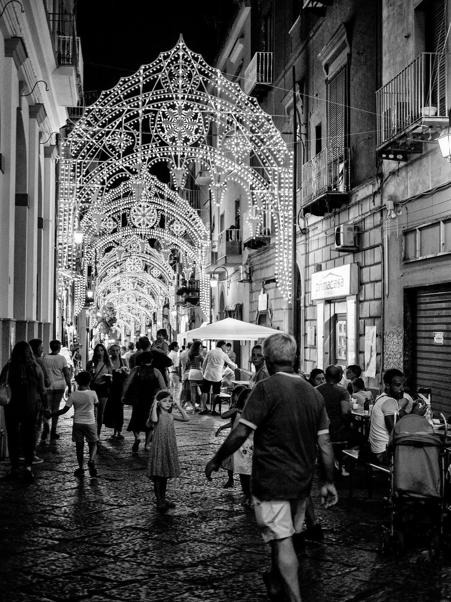 Olympus OM-D E-M5 II + Panasonic Leica DG Summilux 25mm F1.4 II ASPH sample photo. Streets of naples #9 photography