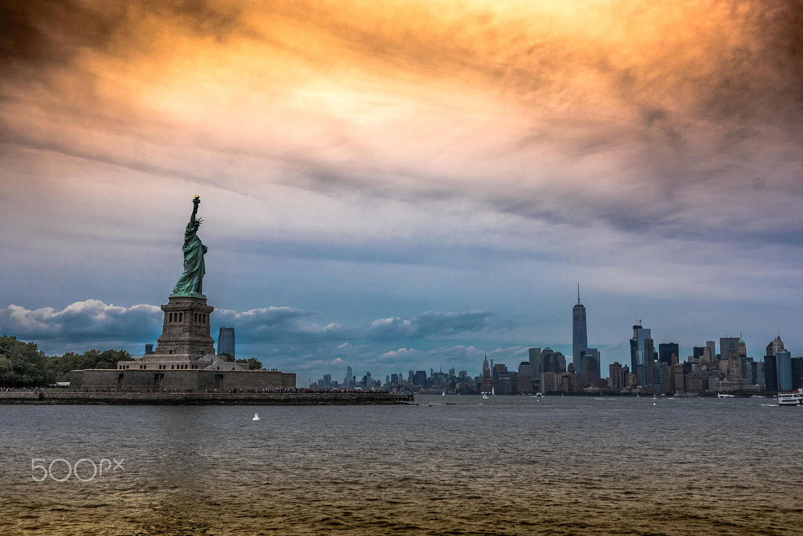 Nikon D750 + AF Zoom-Nikkor 35-70mm f/2.8D sample photo. The lady and city of skyscrapers photography