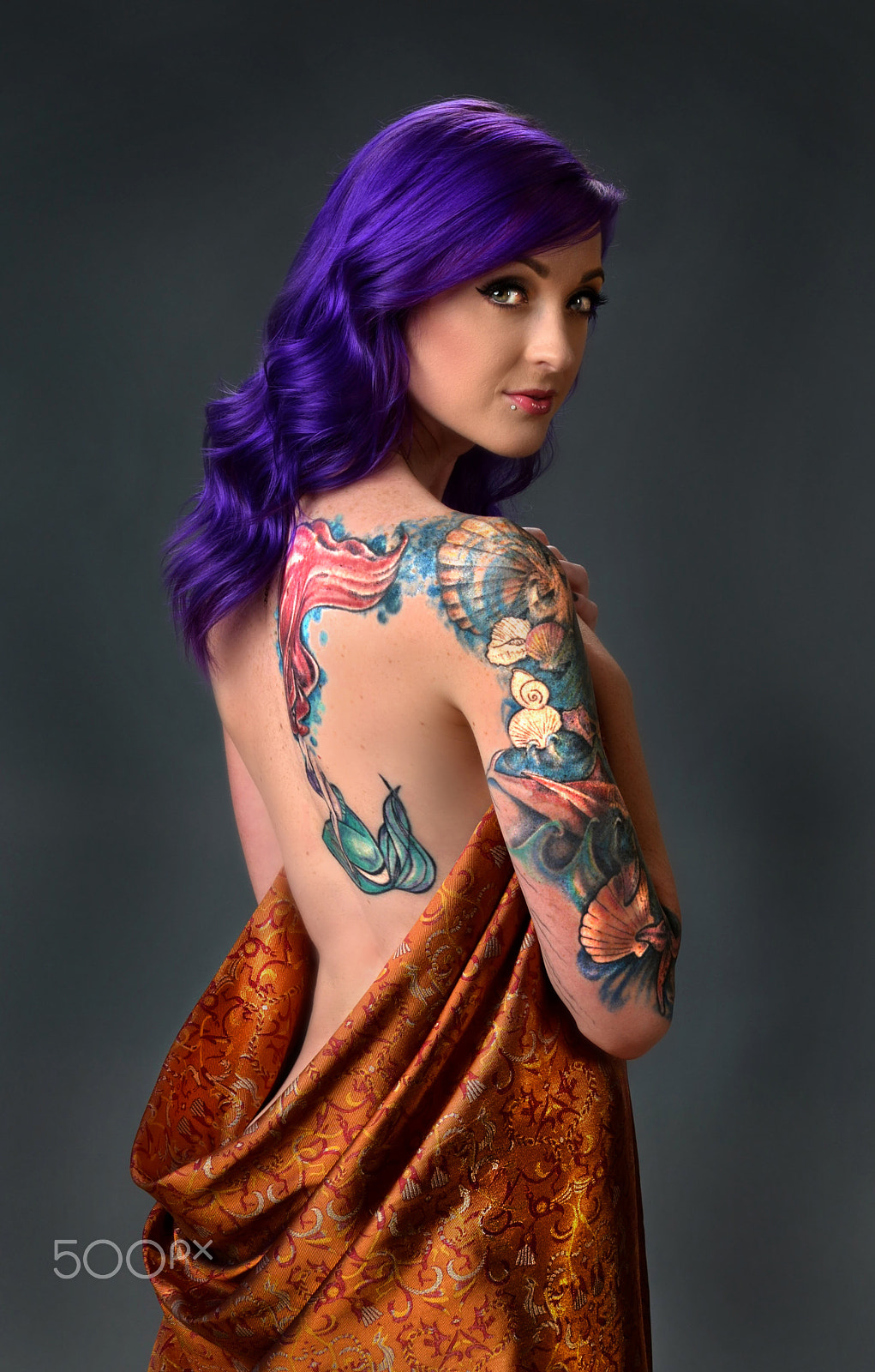 Nikon AF-S Micro-Nikkor 60mm F2.8G ED sample photo. Megan on gray photography