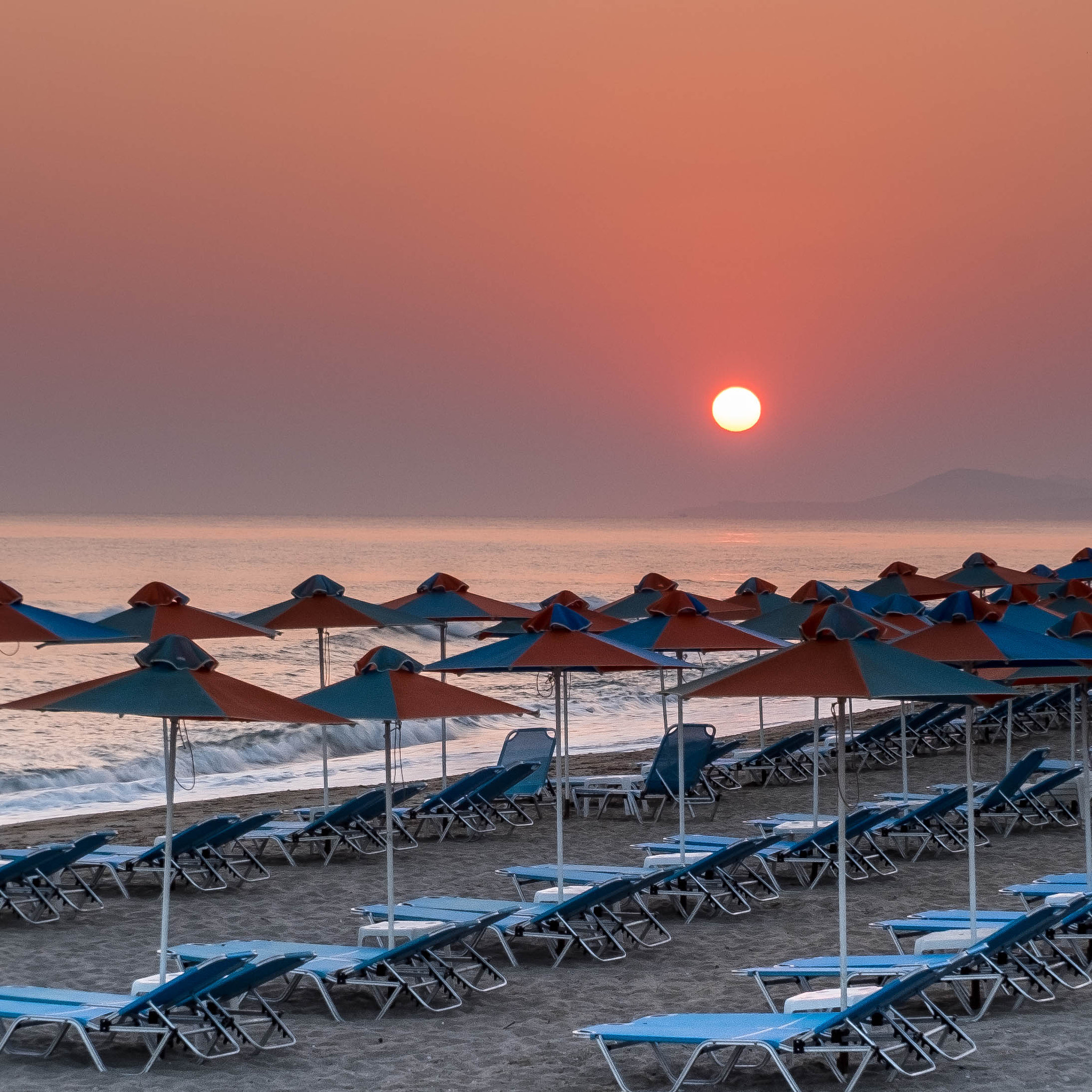 Fujifilm XC 16-50mm F3.5-5.6 OIS sample photo. Sunrise, rethymno beach photography