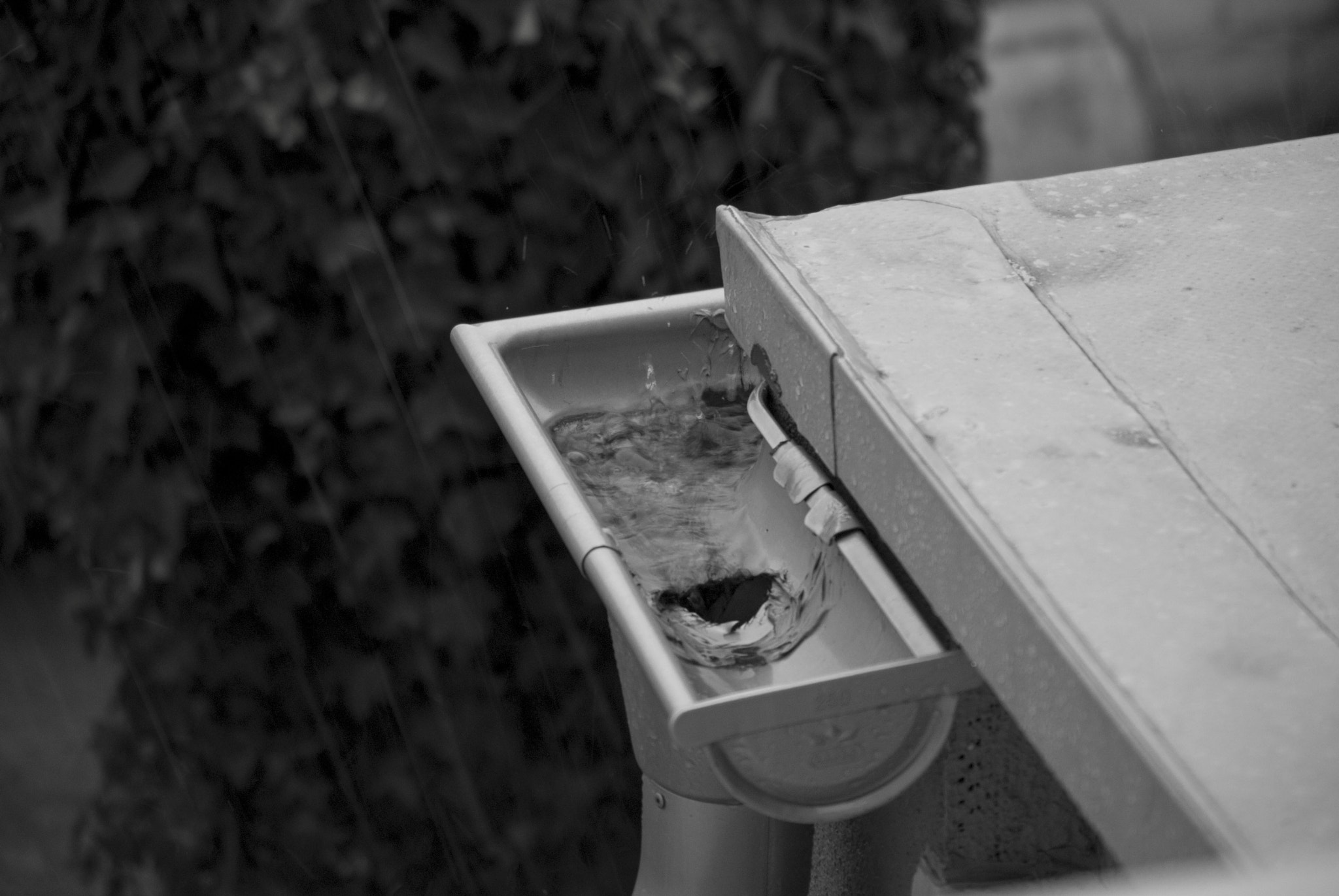 smc PENTAX-DA L 50-200mm F4-5.6 ED sample photo. Rainy roof.jpg photography