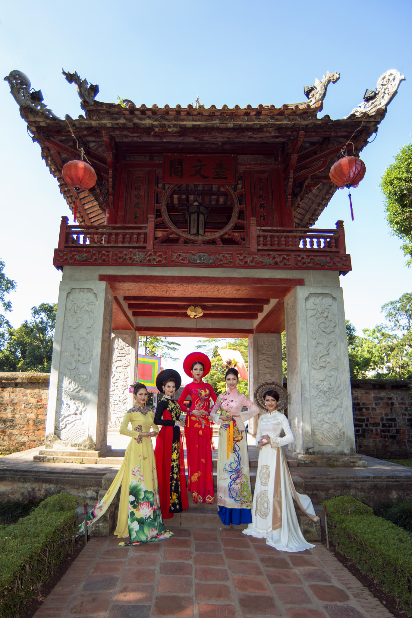 Nikon D800 + Nikon AF Nikkor 18-35mm F3.5-4.5D IF ED sample photo. Ao dai hoai co photography