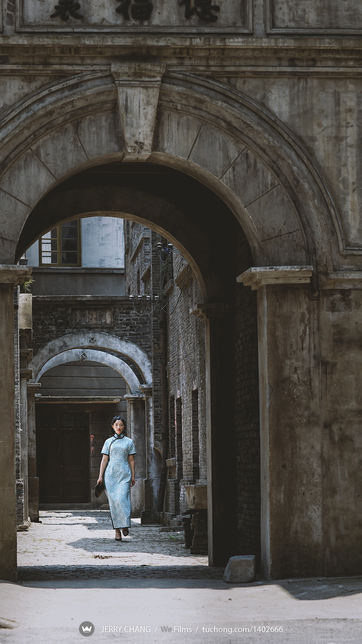 Canon EF 85mm F1.2L II USM sample photo. Old gate in shanghai photography