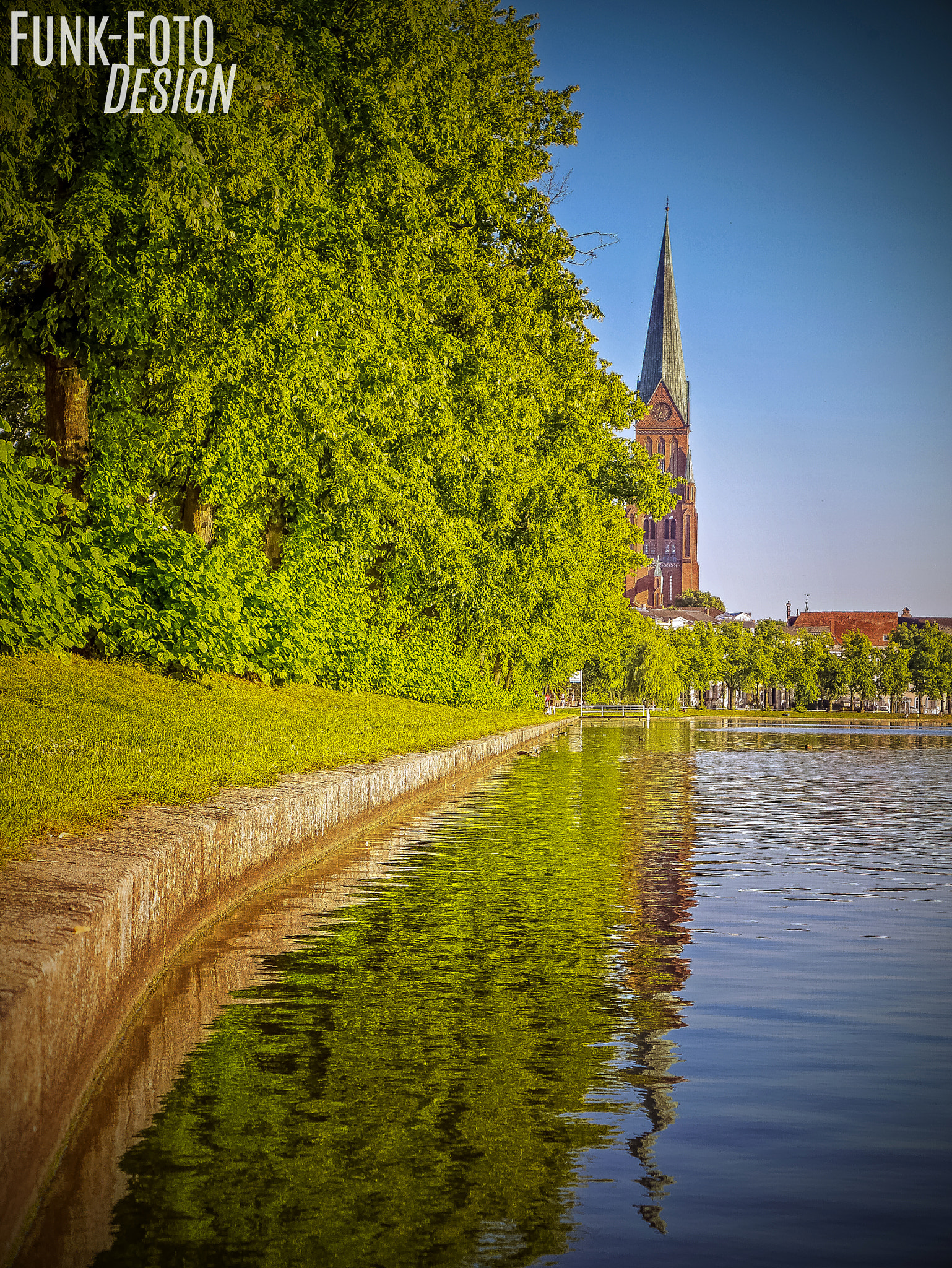 Panasonic DMC-G70 sample photo. Pfaffenteich, schweriner dom. photography