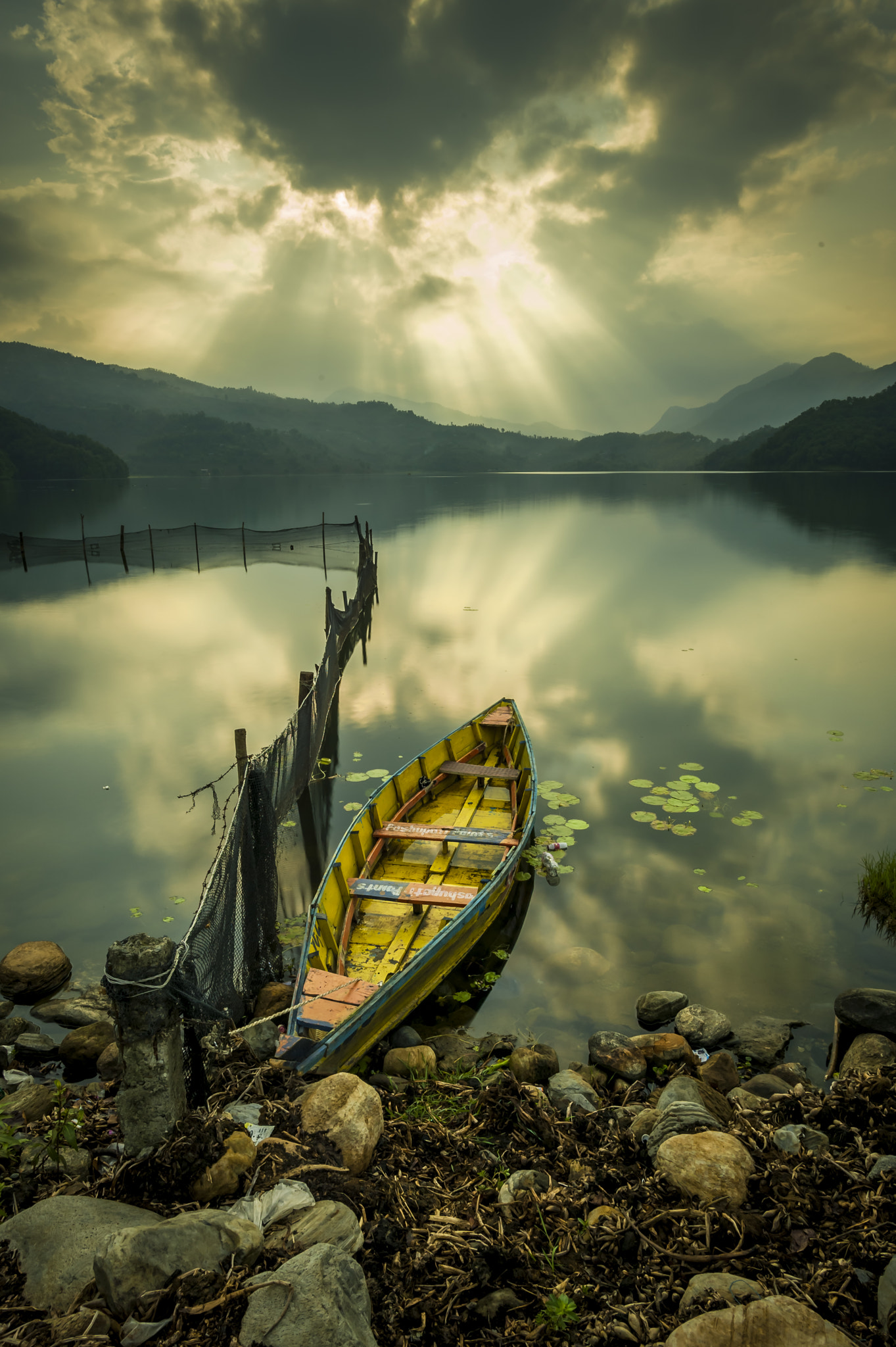 Nikon D700 + Nikon AF-S Nikkor 20mm F1.8G ED sample photo. The heavenly lake photography