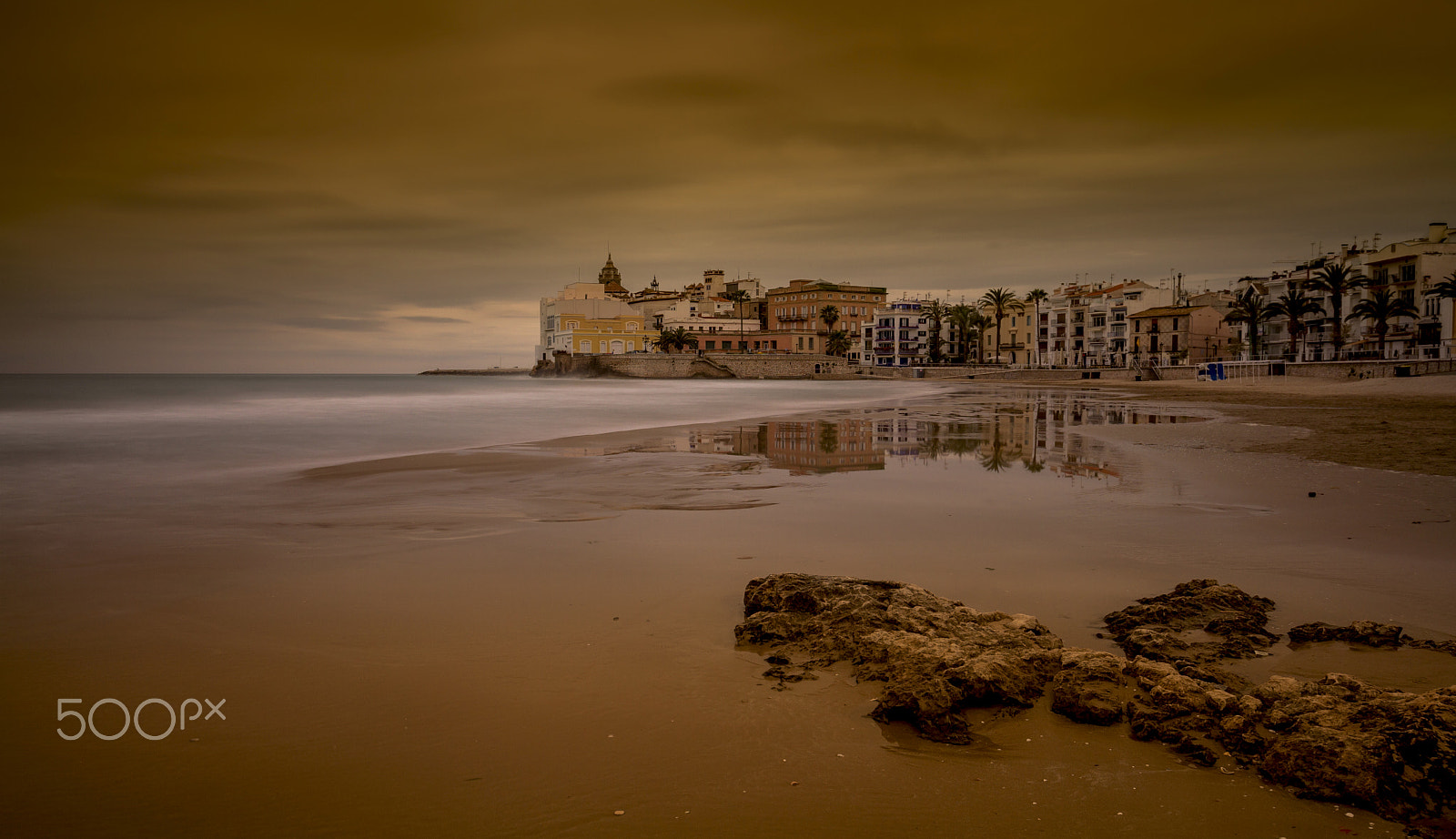 Canon EOS 7D + Canon EF 16-35mm F4L IS USM sample photo. Sitges. photography