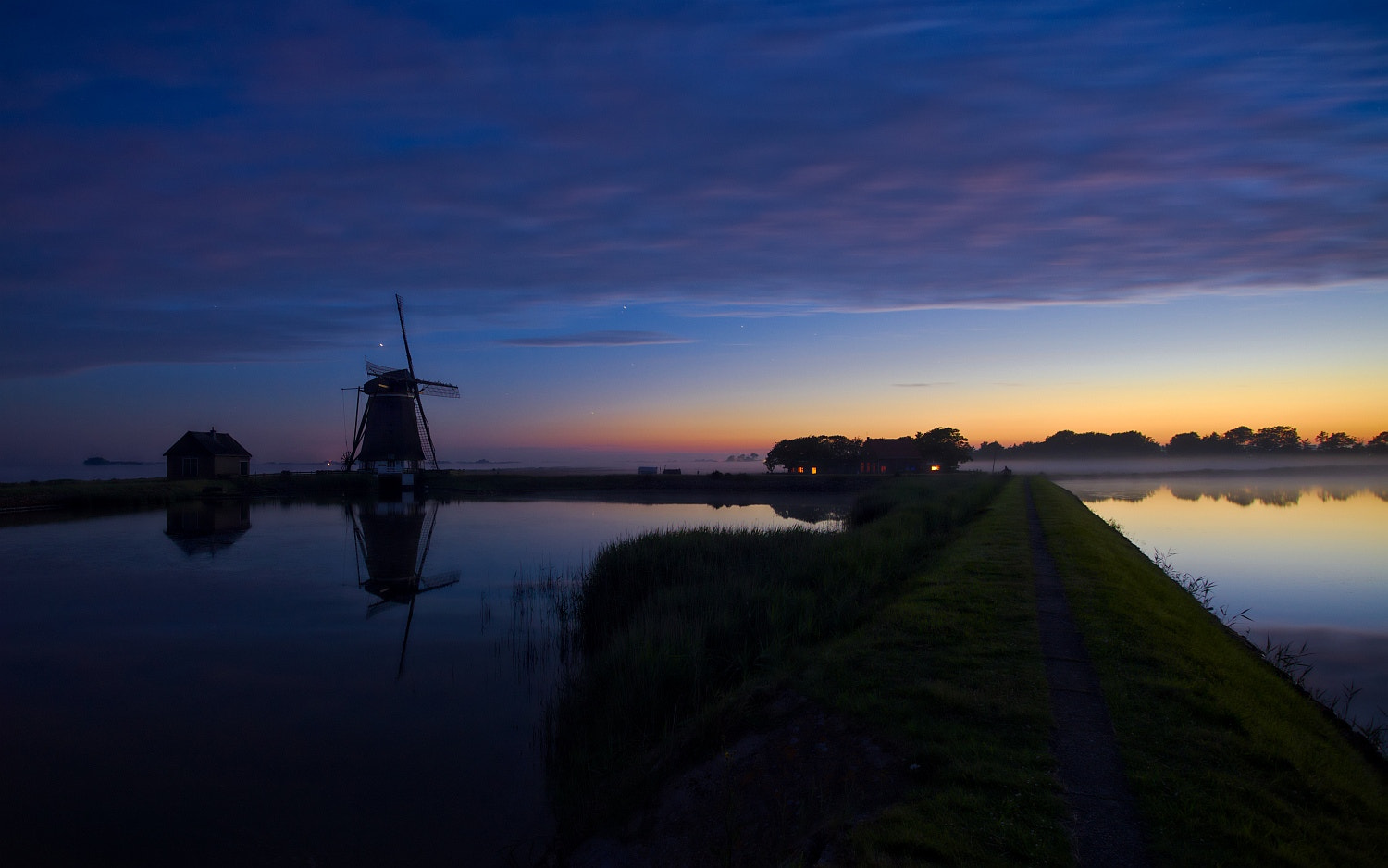 Sigma 17-35mm F2.8-4 EX DG  Aspherical HSM sample photo. Night over netherlands photography