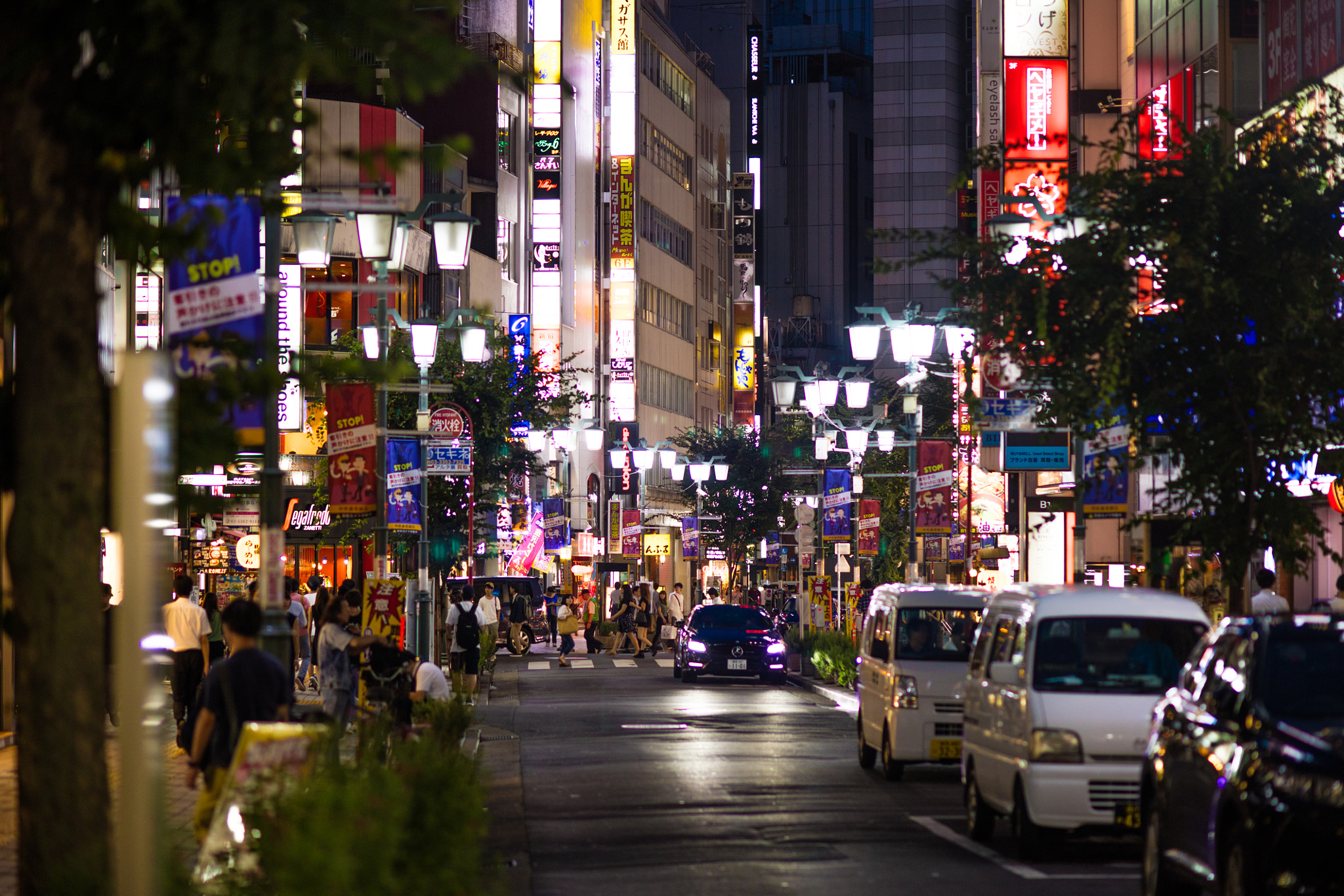 Canon EF 100mm F2.0 USM sample photo. Tokyo by night photography