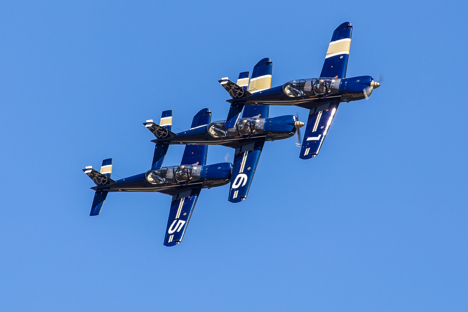 Canon EF 100-400mm F4.5-5.6L IS USM sample photo. Patrouille « cartouche doré » armée de l’air s.jpg photography