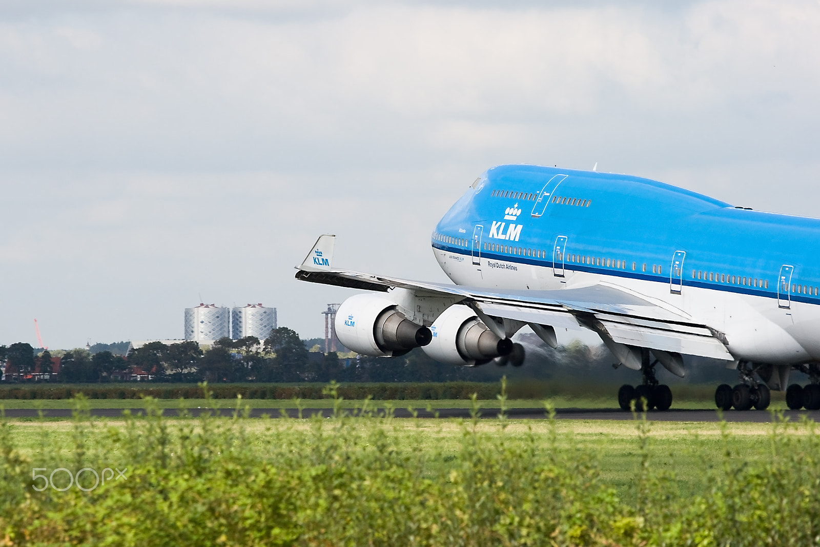 Canon EOS 400D (EOS Digital Rebel XTi / EOS Kiss Digital X) + Canon EF 70-200mm F4L USM sample photo. Klm 747 taking off from schiphol photography