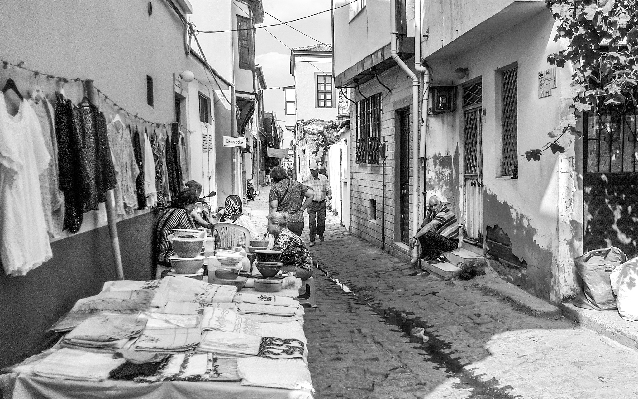 HUAWEI P6-U06 sample photo. Ayvalik market gate photography