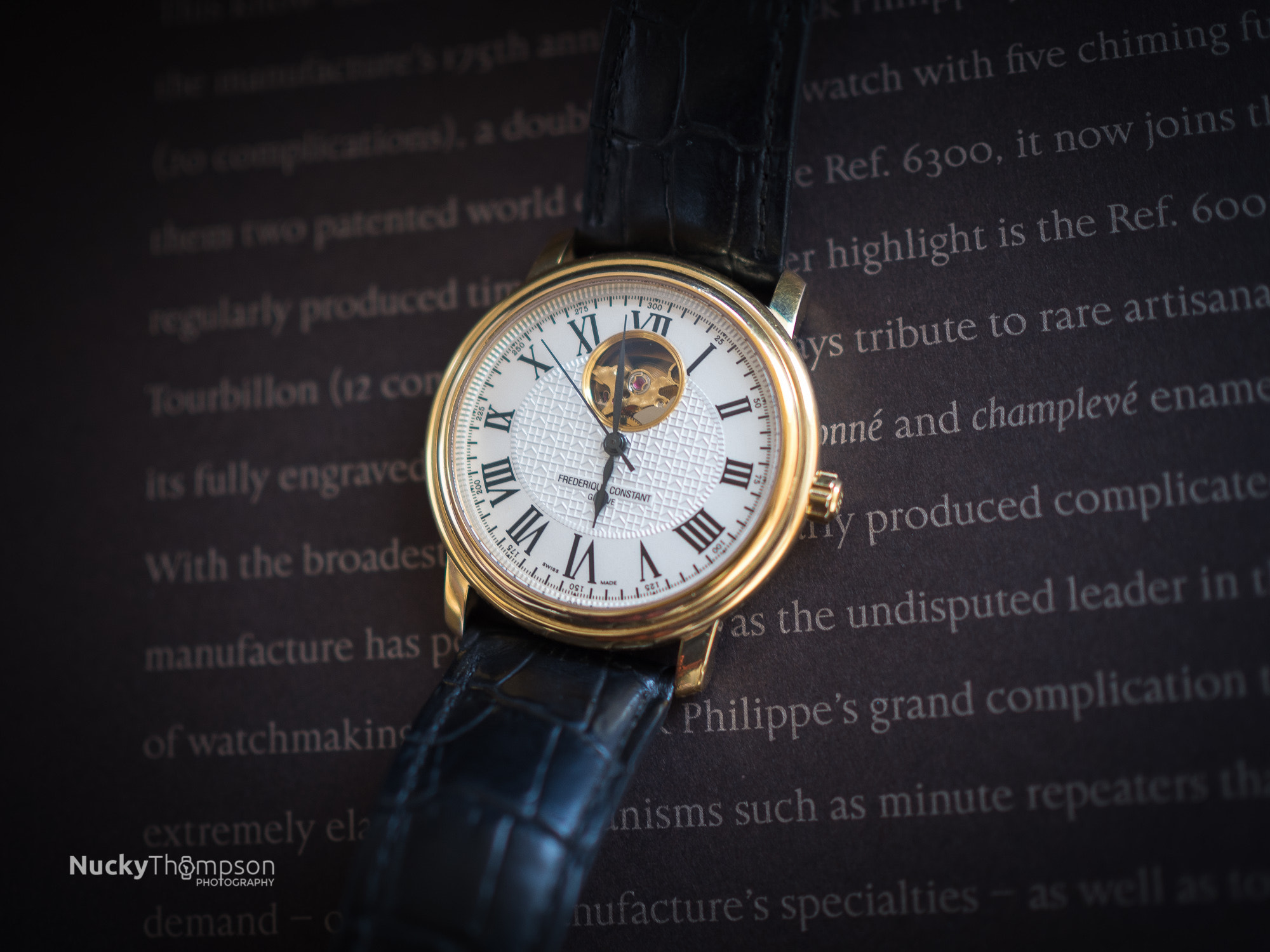 Olympus OM-D E-M10 II + Olympus M.Zuiko Digital 25mm F1.8 sample photo. Frederique constant openheart gold watch photography
