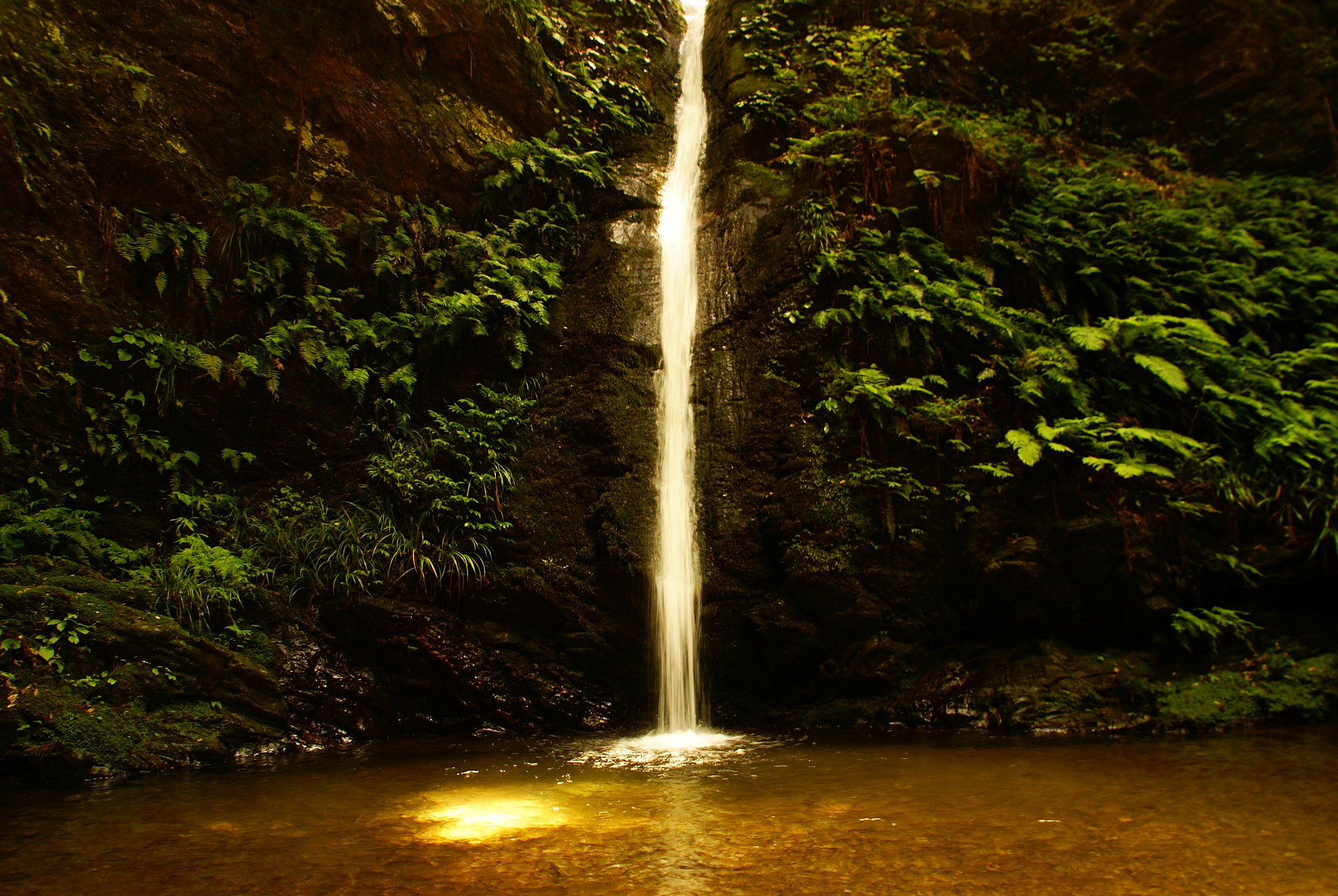 Sony Alpha DSLR-A100 sample photo. Waterfall photography