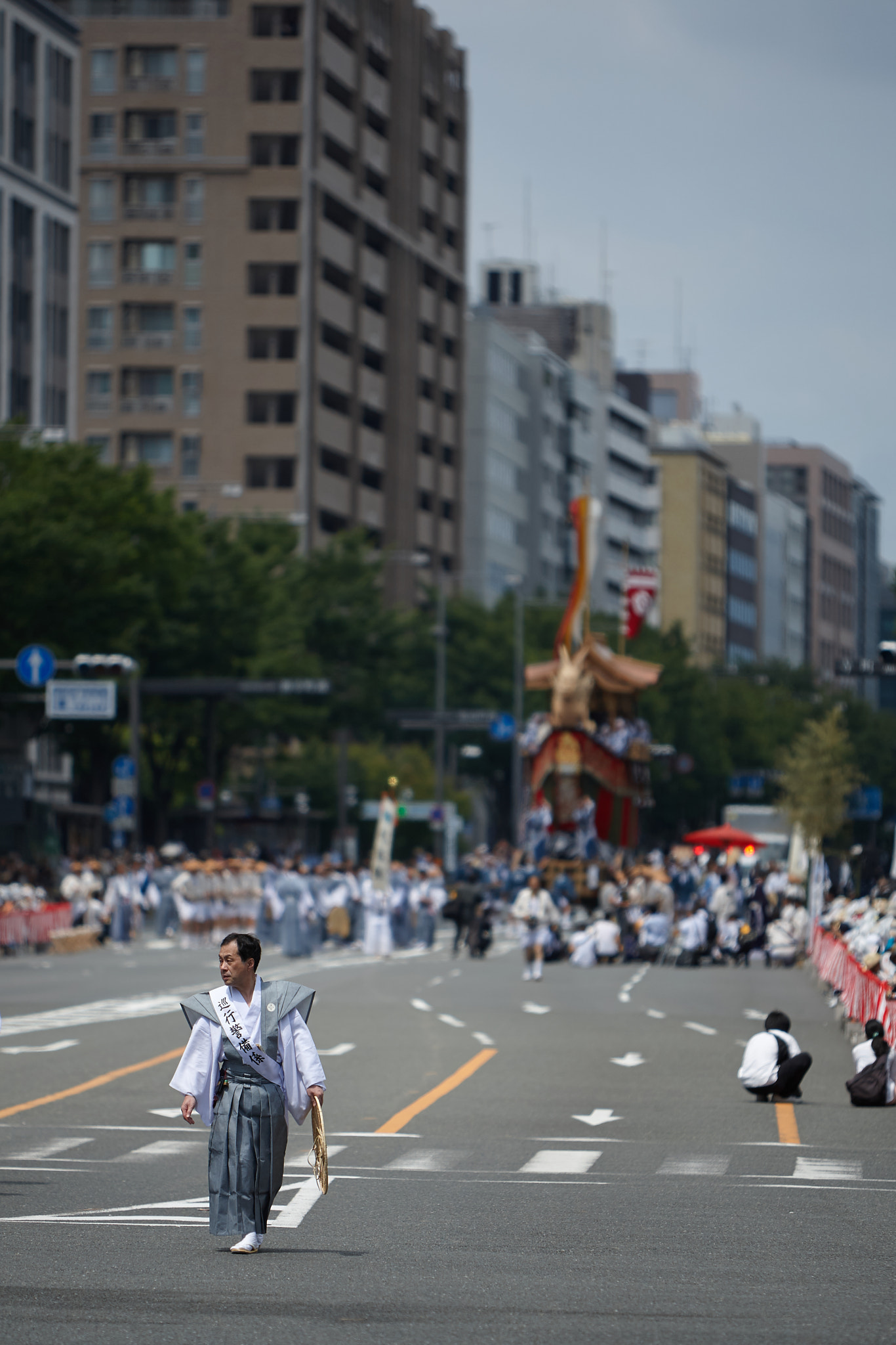 Canon EOS-1D Mark III sample photo. Posing or just slow - gion festival photography