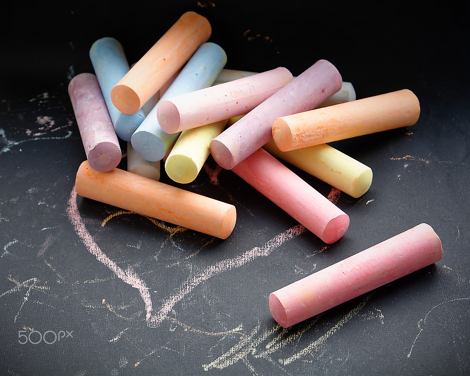 Nikon D7100 + Sigma 24-135mm F2.8-4.5 sample photo. Crayons photography