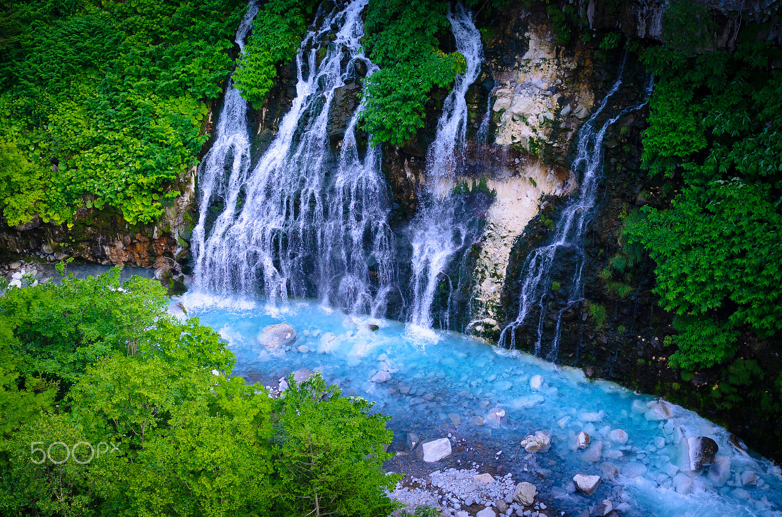 Nikon AF Nikkor 28mm F2.8D sample photo. Azure blue river photography