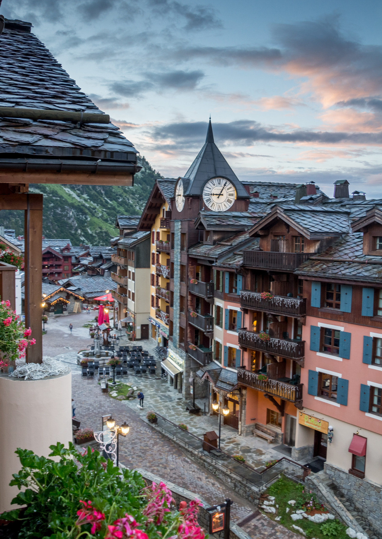 Canon EOS 100D (EOS Rebel SL1 / EOS Kiss X7) sample photo. Sunset view over les arcs 1950. photography