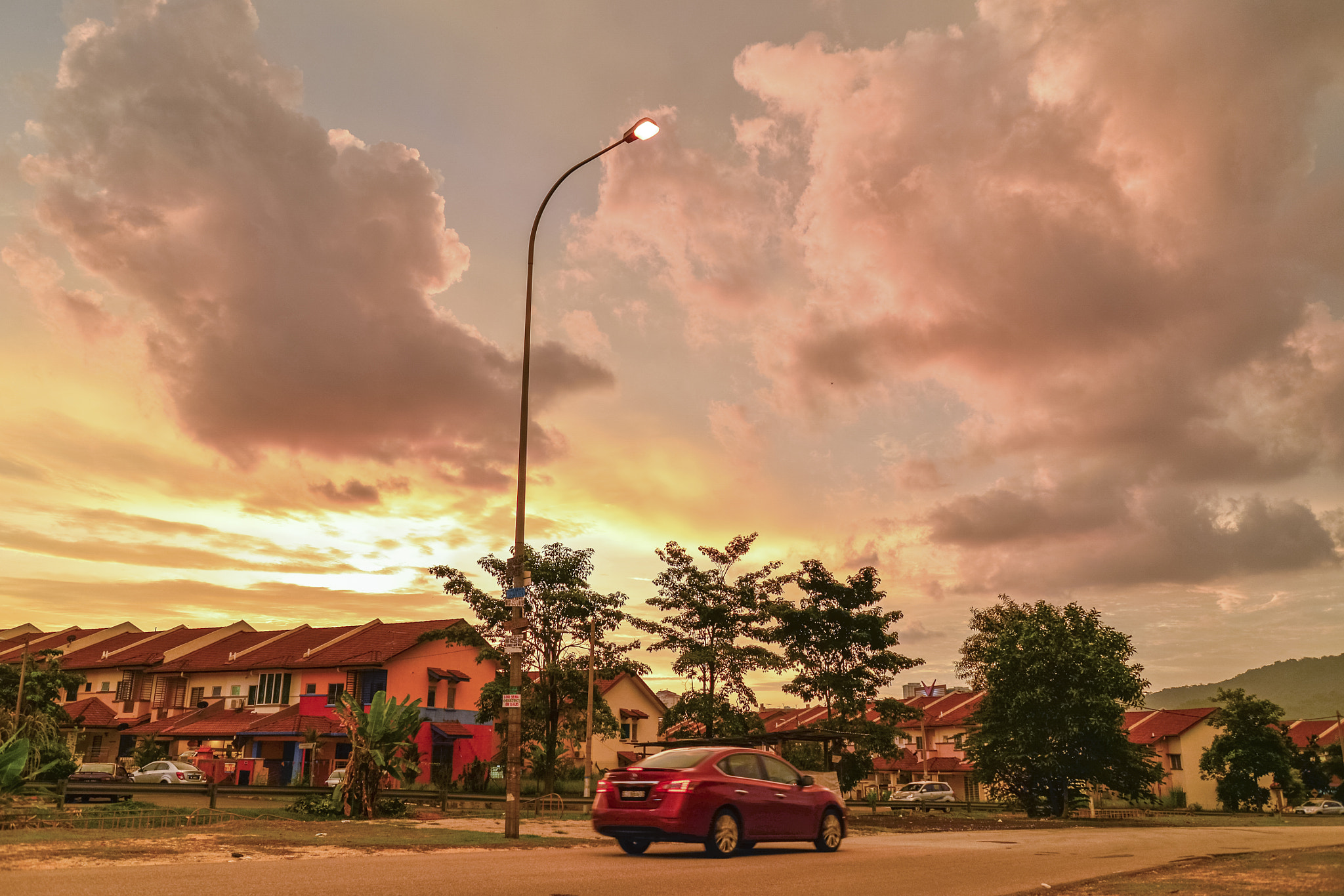 AF Zoom-Nikkor 28-80mm f/3.3-5.6G sample photo. Colorful sunset photography