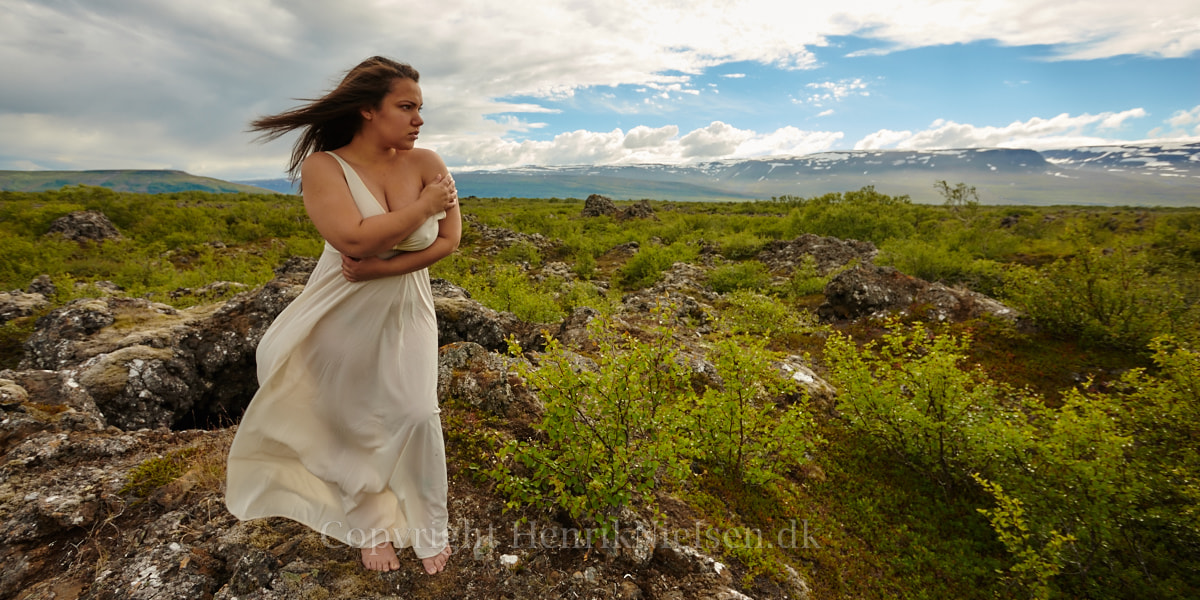 Canon EOS-1Ds Mark III sample photo. Girl on the edge. photography