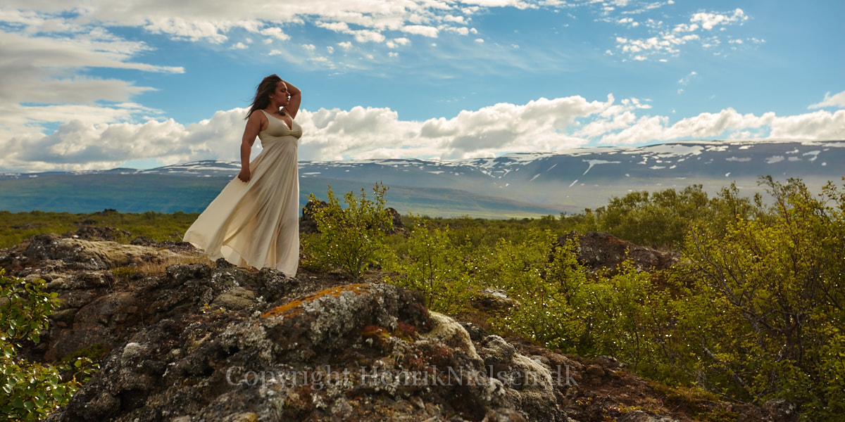 Canon EOS-1Ds Mark III sample photo. Girl on the edge. photography