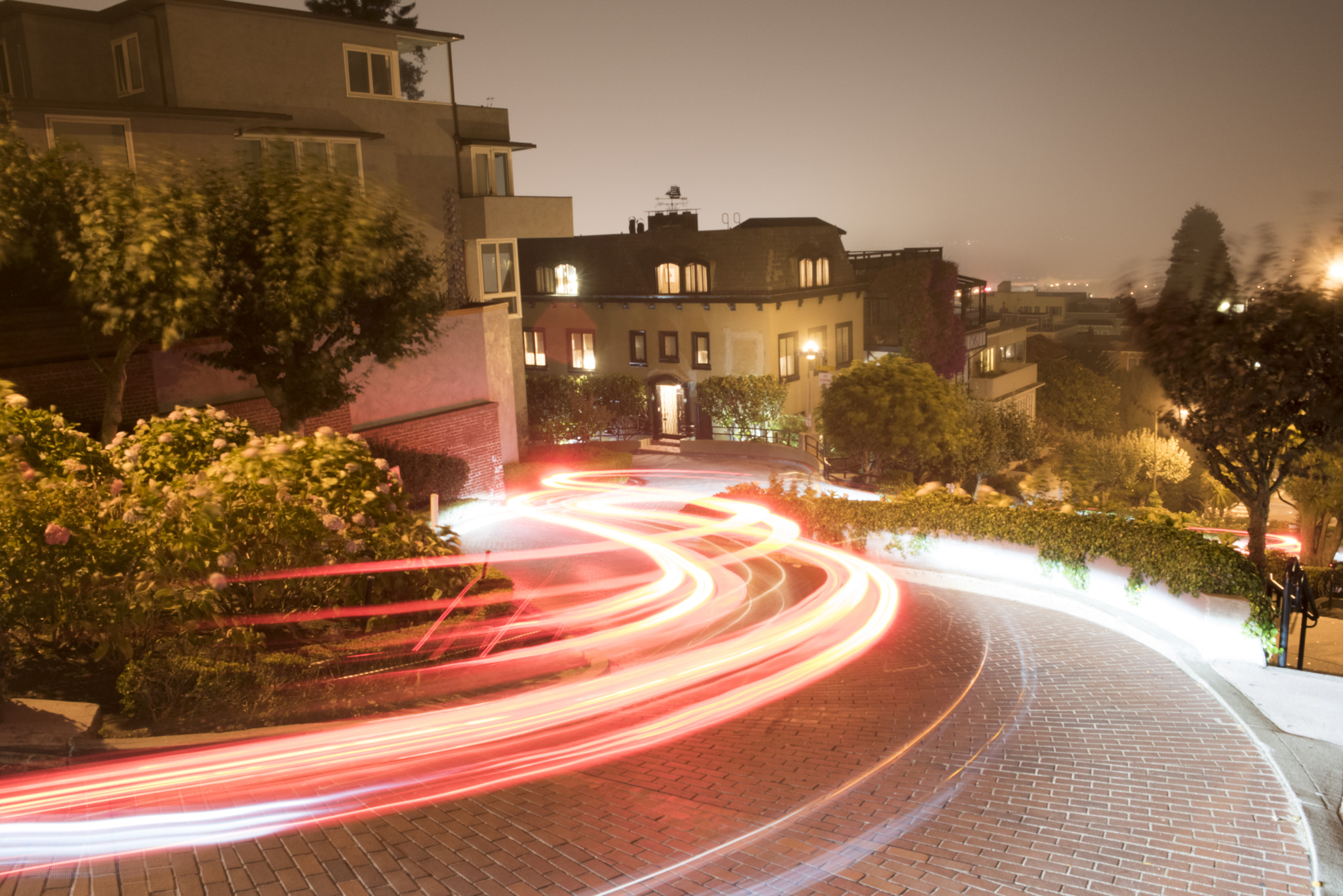 Nikon D810 + Nikon AF-S Nikkor 28mm F1.8G sample photo. Lombard st - sf photography