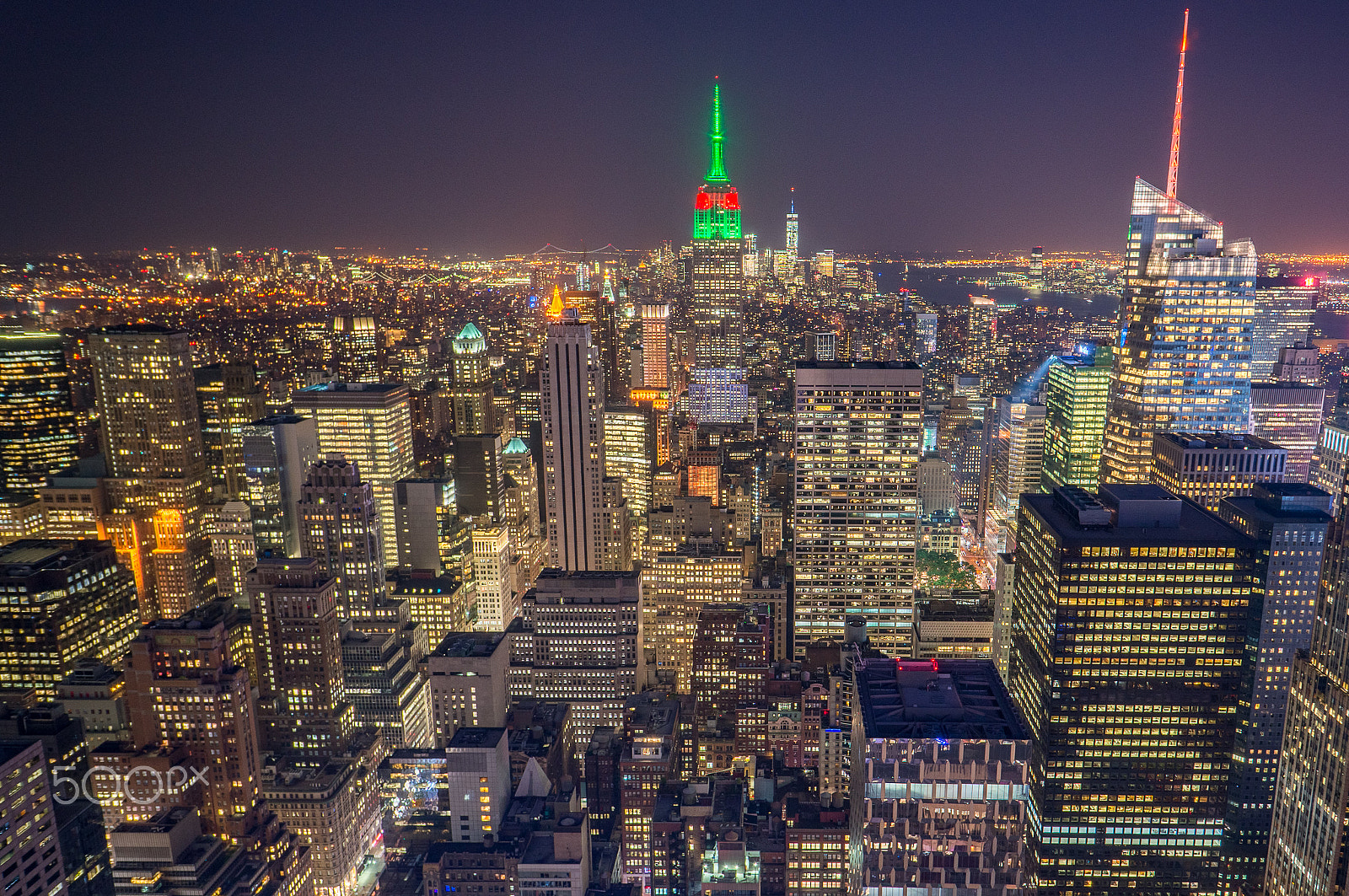 Sony Alpha NEX-5R + Sony E 16mm F2.8 sample photo. Manhattan skyline at night photography