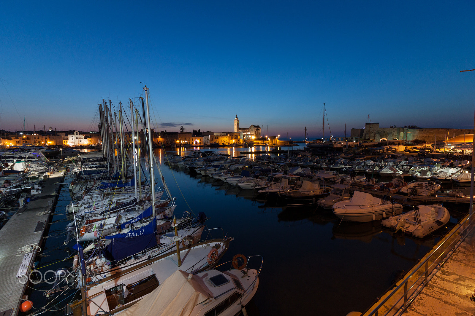 Canon EOS 500D (EOS Rebel T1i / EOS Kiss X3) sample photo. Porto di trani. photography