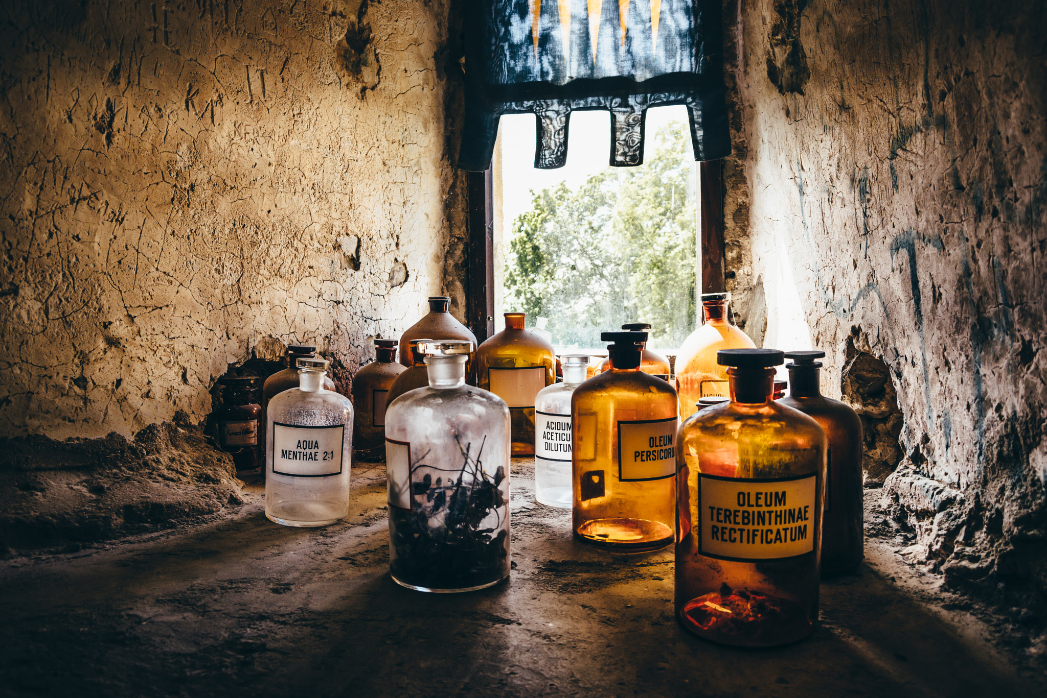 AF Zoom-Nikkor 28-70mm f/3.5-4.5D sample photo. Ancient chemicals photography