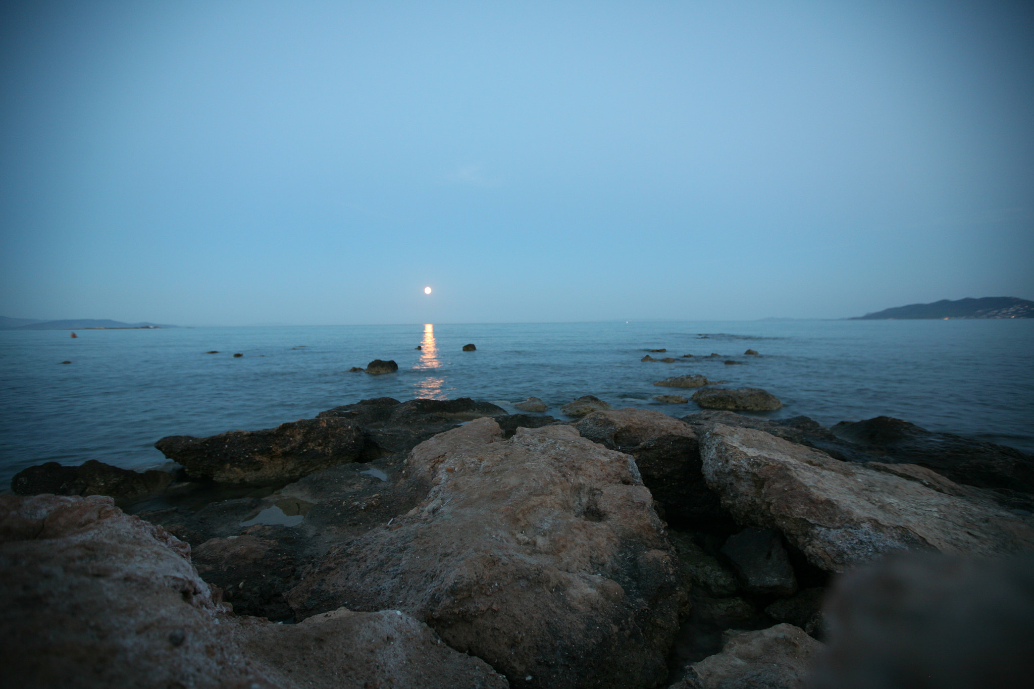Canon EOS 5D + Canon EF 16-35mm F2.8L II USM sample photo. Blue moon  photography