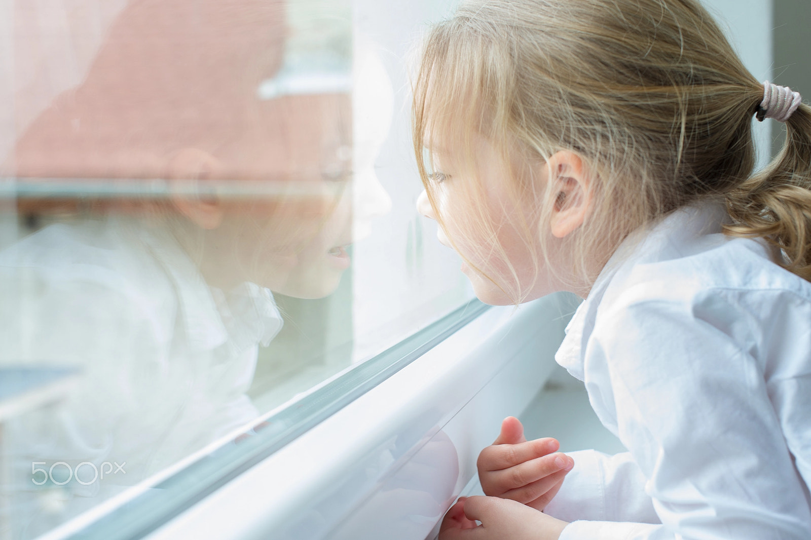 Nikon D4S + Nikon AF-S Nikkor 50mm F1.4G sample photo. Cute blond pre school girl portrait, looking ou of the window photography