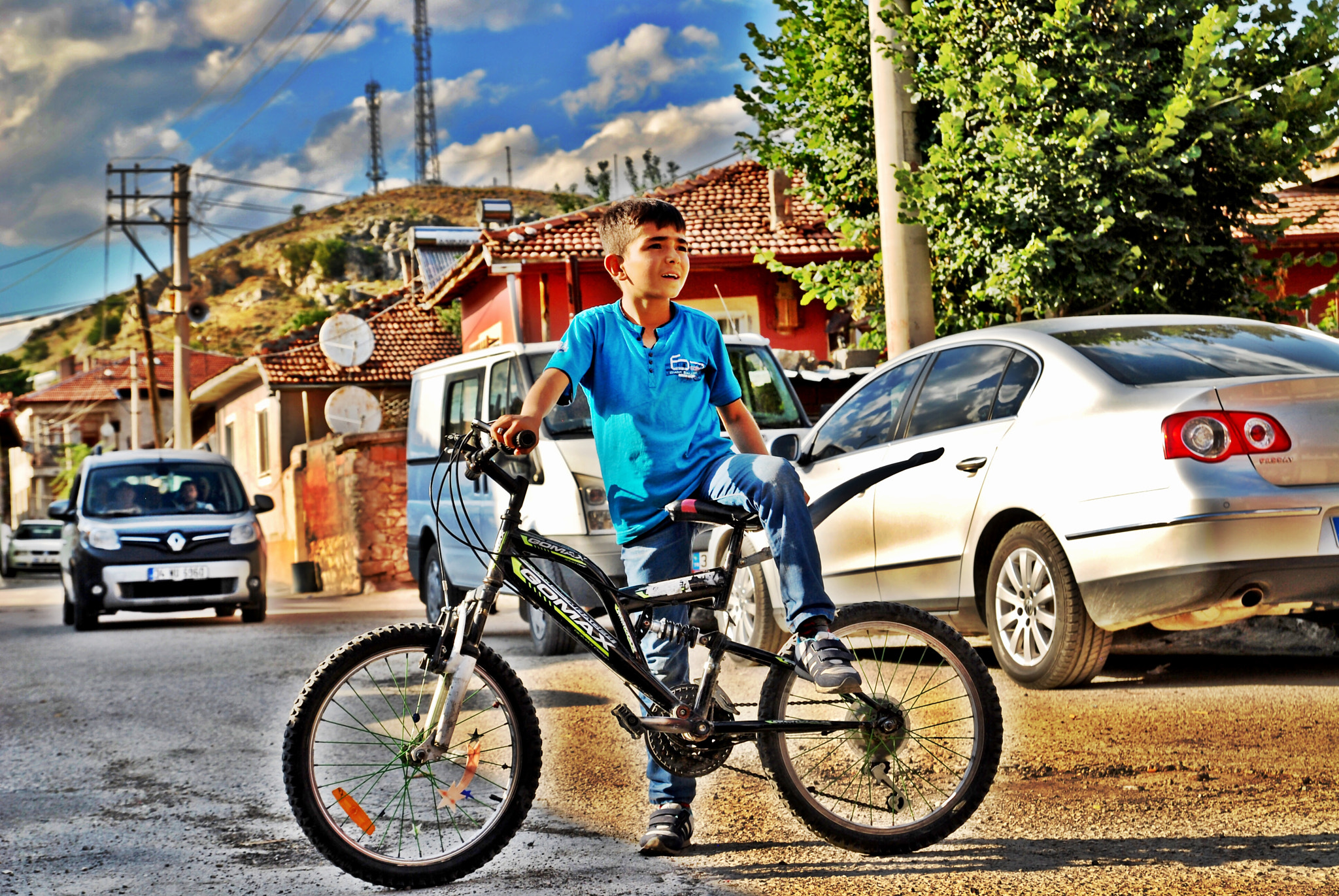 Nikon D60 sample photo. Alone in the street photography