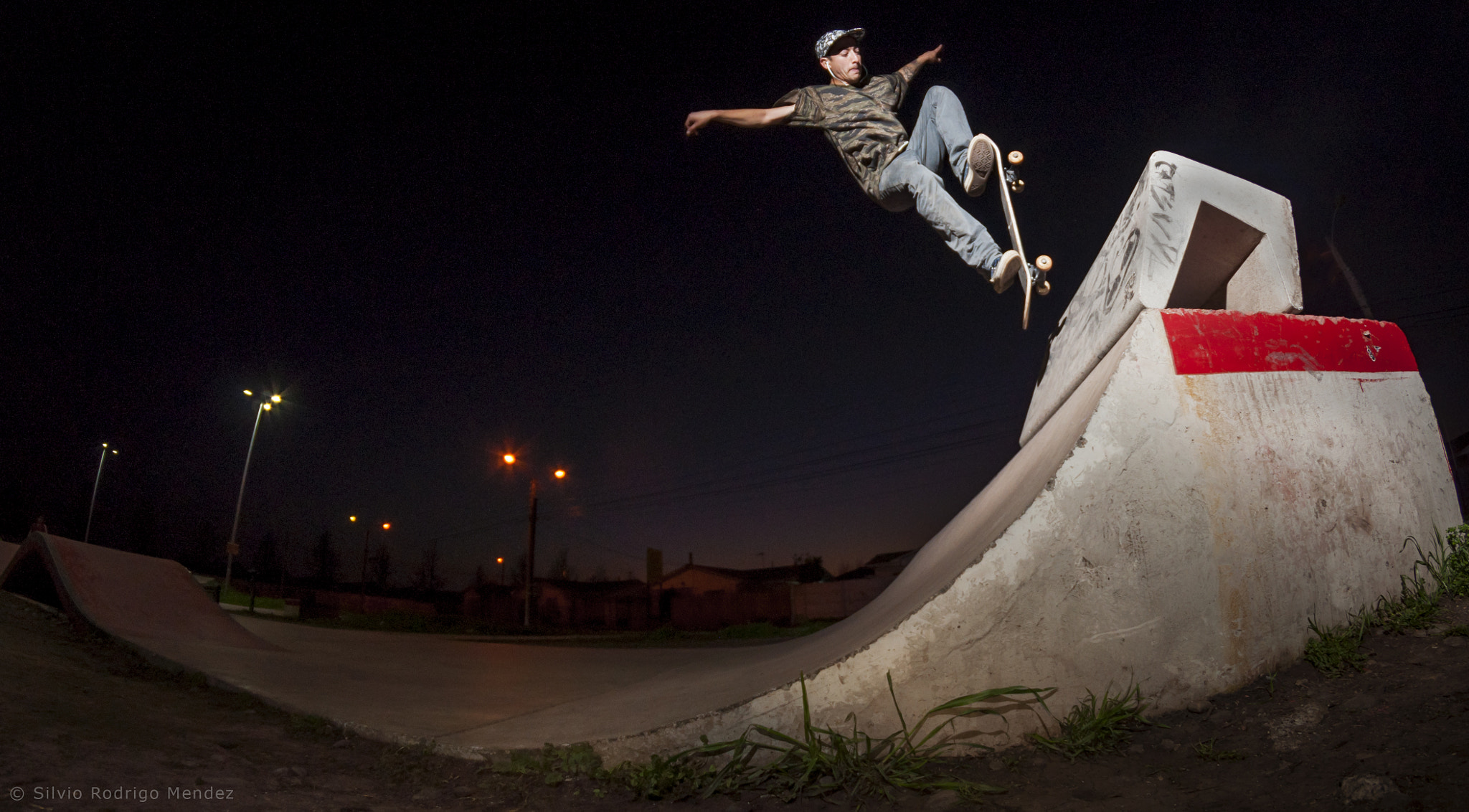 Nikon D5000 + Samyang 8mm F3.5 Aspherical IF MC Fisheye sample photo. Joaquin soto - blun to fakie photography