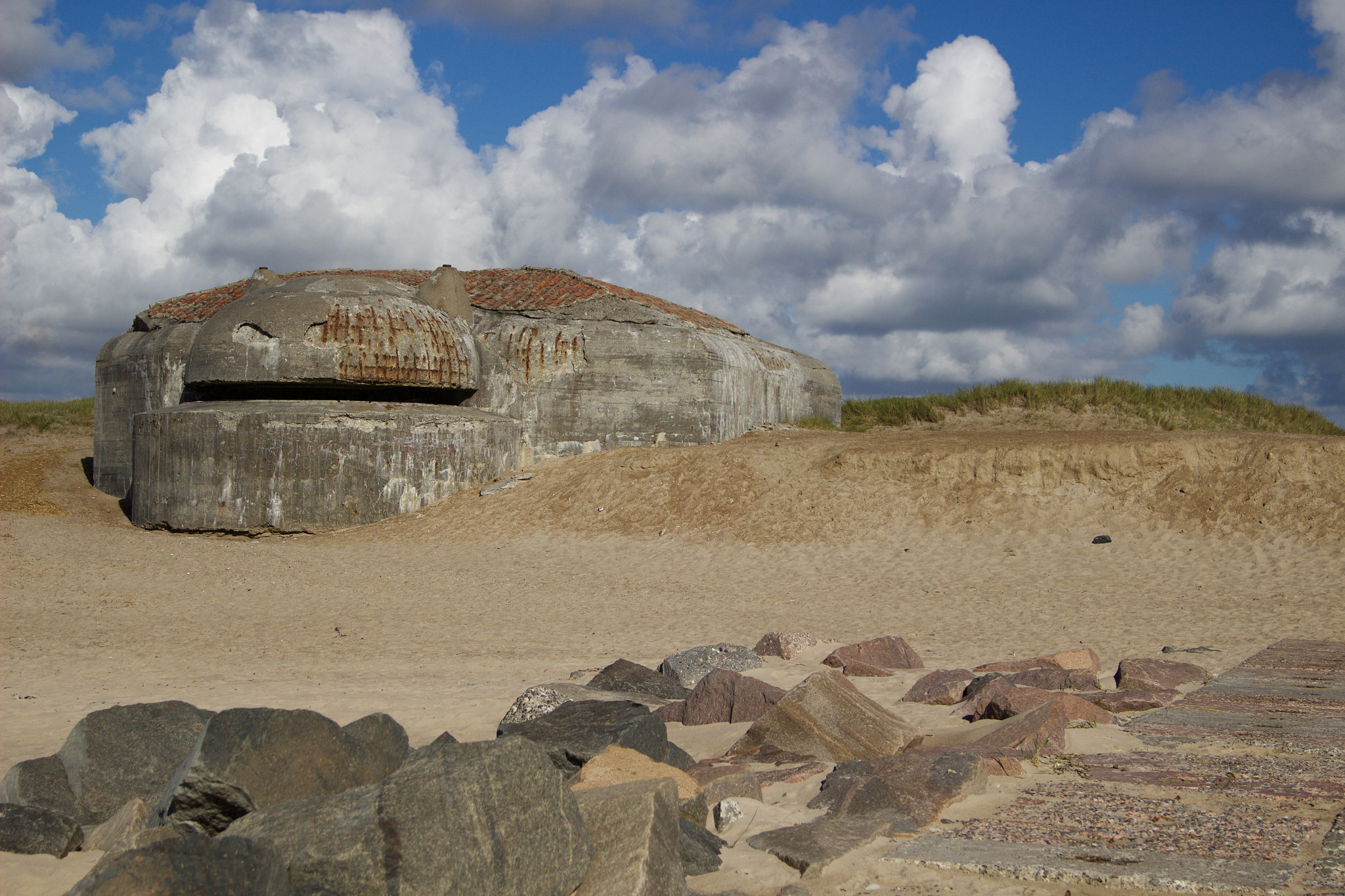 Canon EOS 100D (EOS Rebel SL1 / EOS Kiss X7) + Canon EF 24-105mm F4L IS USM sample photo. Ww2 bunker - danish west coast photography