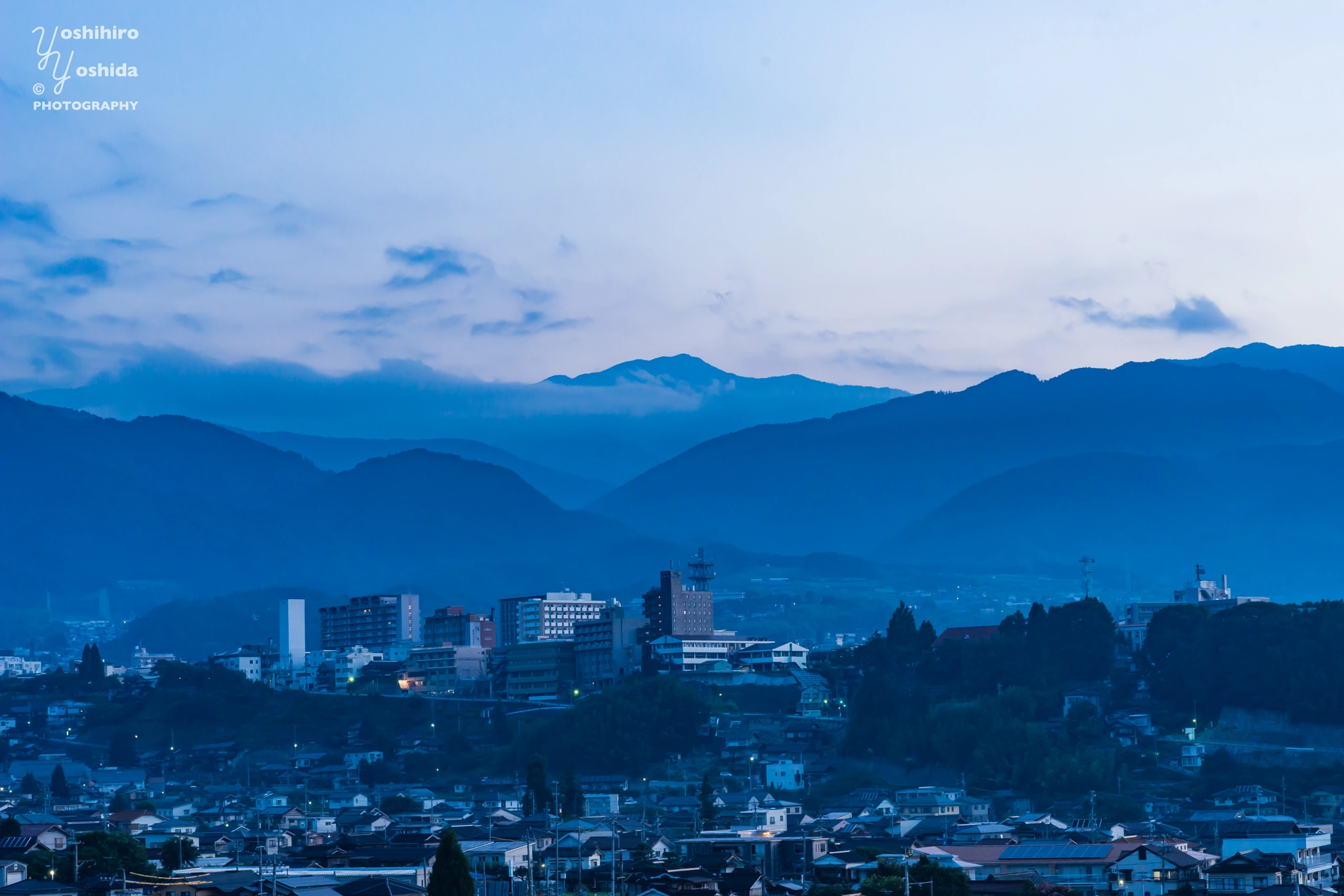 Sony Planar T* 85mm F1.4 ZA sample photo. The morning of the country town photography